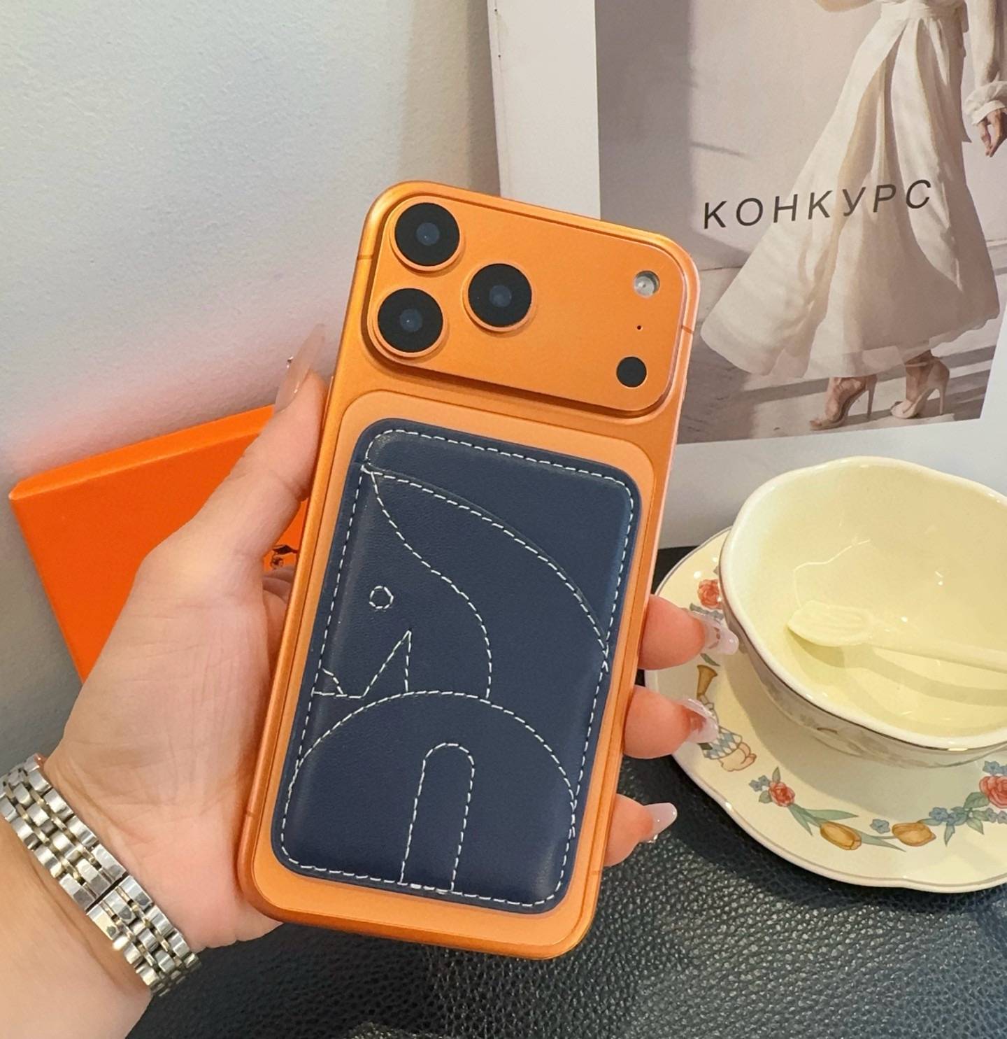 HERMES アイフォンケース スマホケース iPhone 18シリーズ対応 レディース ロゴ マグネット カード収納 - 画像 3