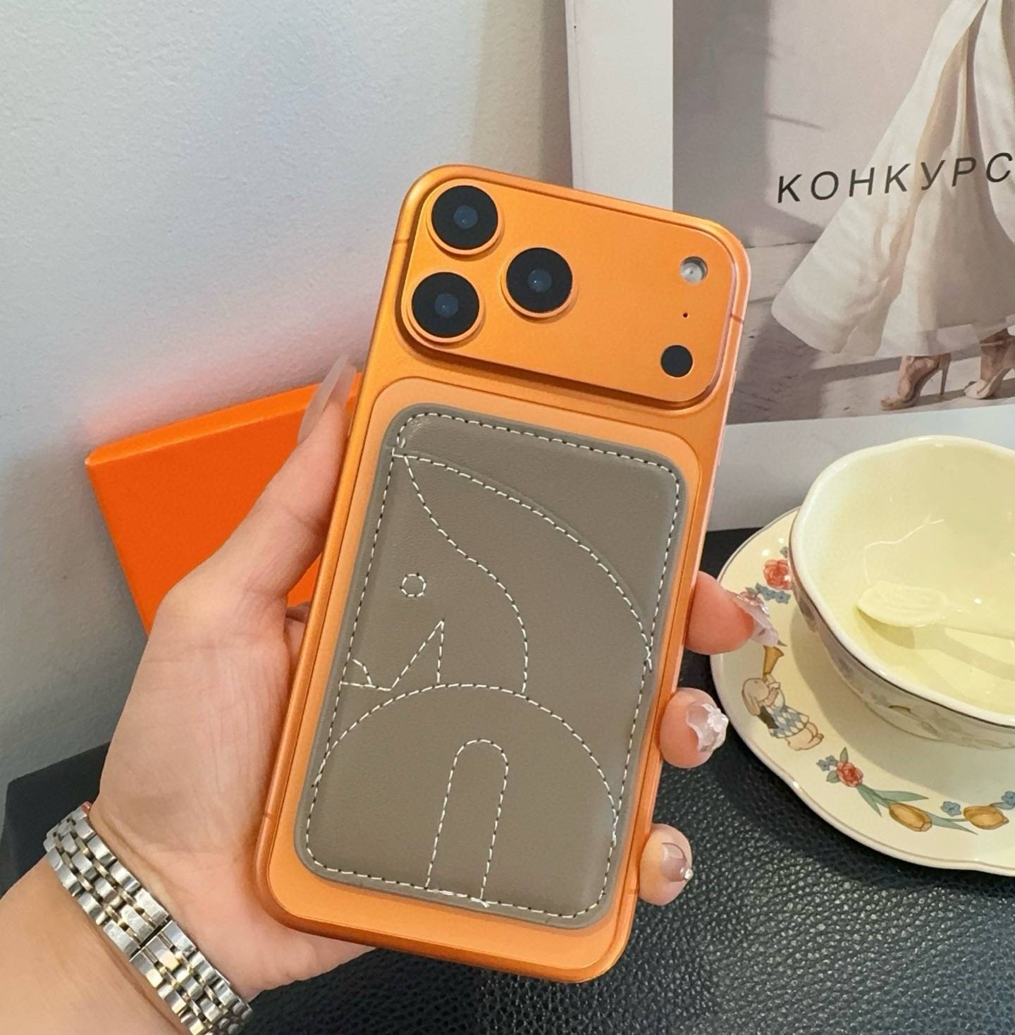 HERMES 愛馬仕 iPhone 18シリーズ対応 iPhoneケース スマホケース レディース カード収納 ロゴ入り - 画像 2