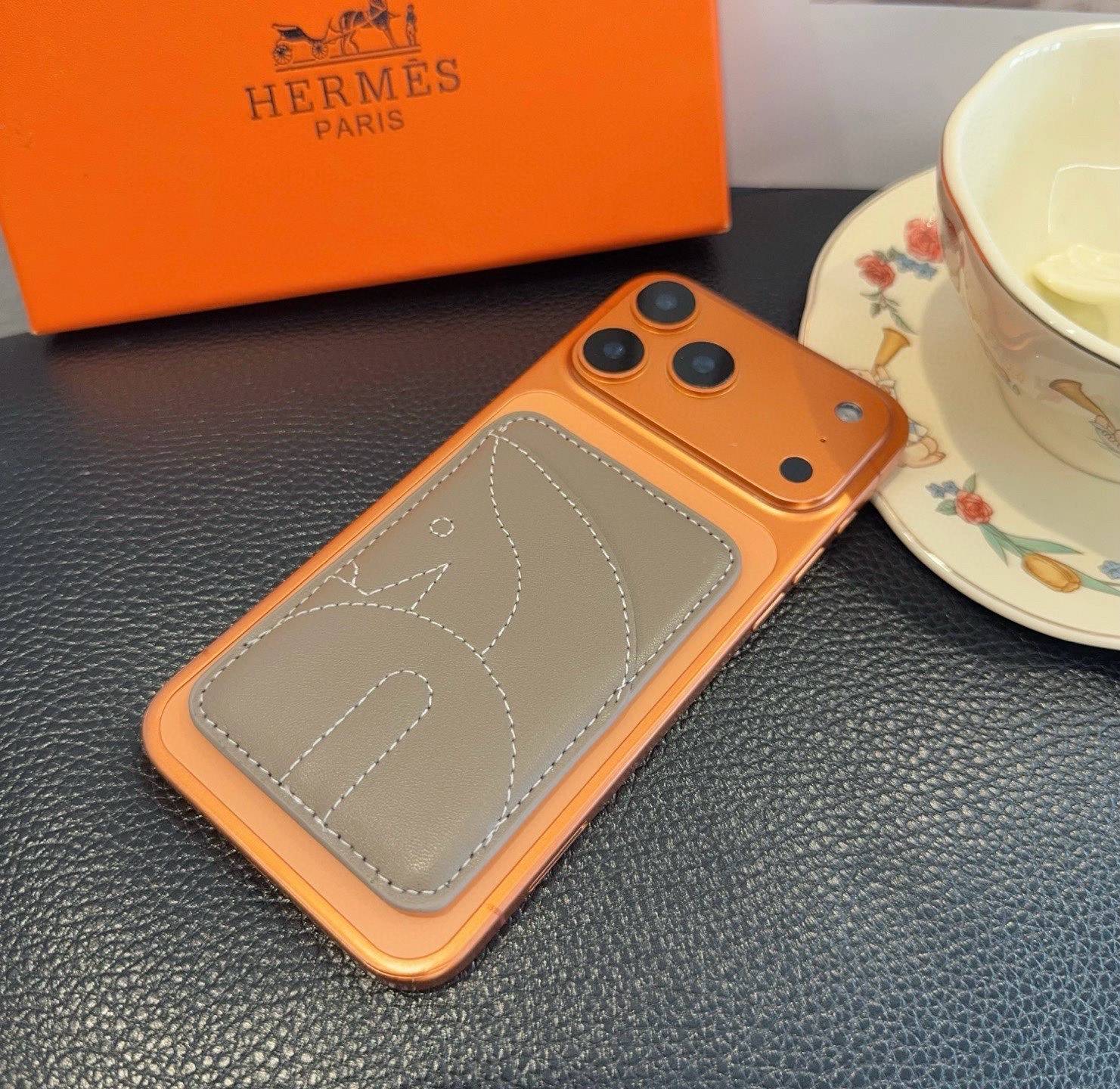 HERMES 愛馬仕 iPhone 18シリーズ対応 iPhoneケース スマホケース レディース カード収納 ロゴ入り - 画像 3