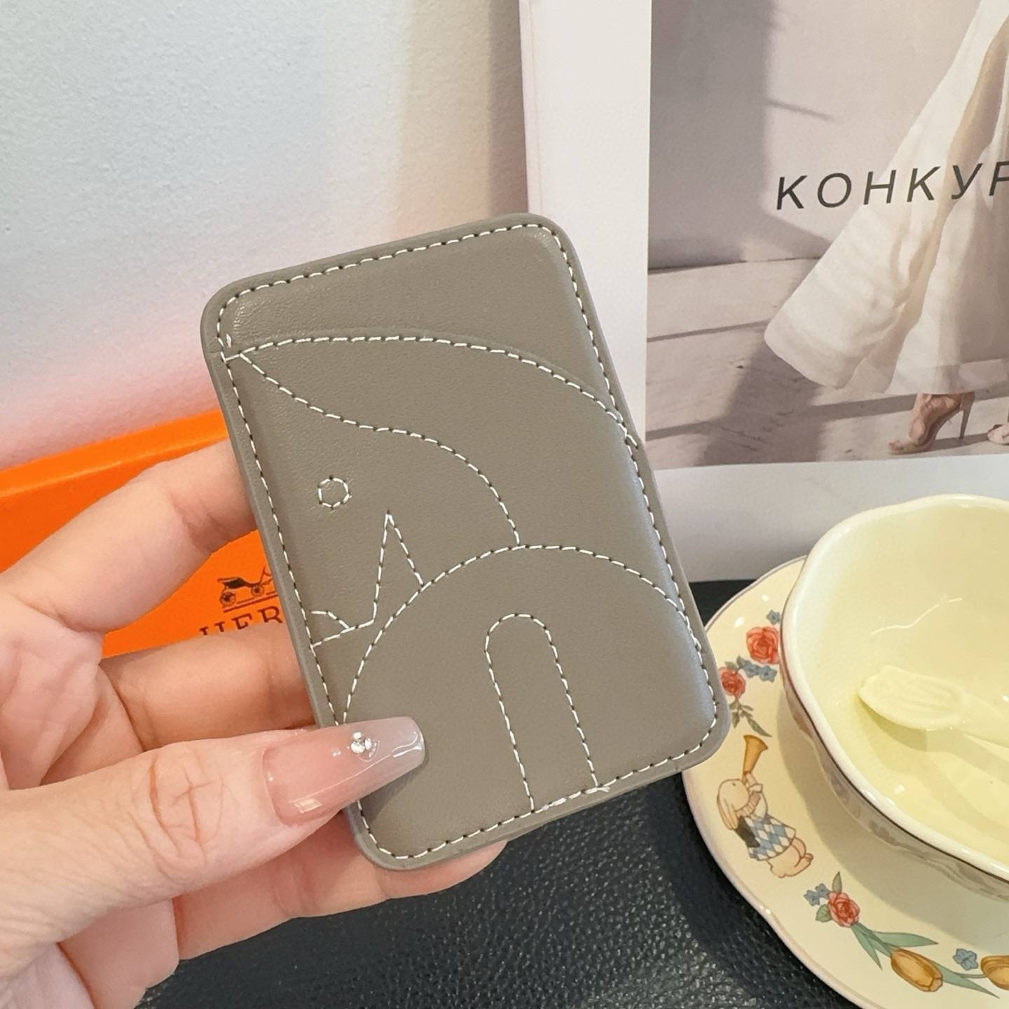 HERMES 愛馬仕 iPhone 18シリーズ対応 iPhoneケース スマホケース レディース カード収納 ロゴ入り - 画像 4