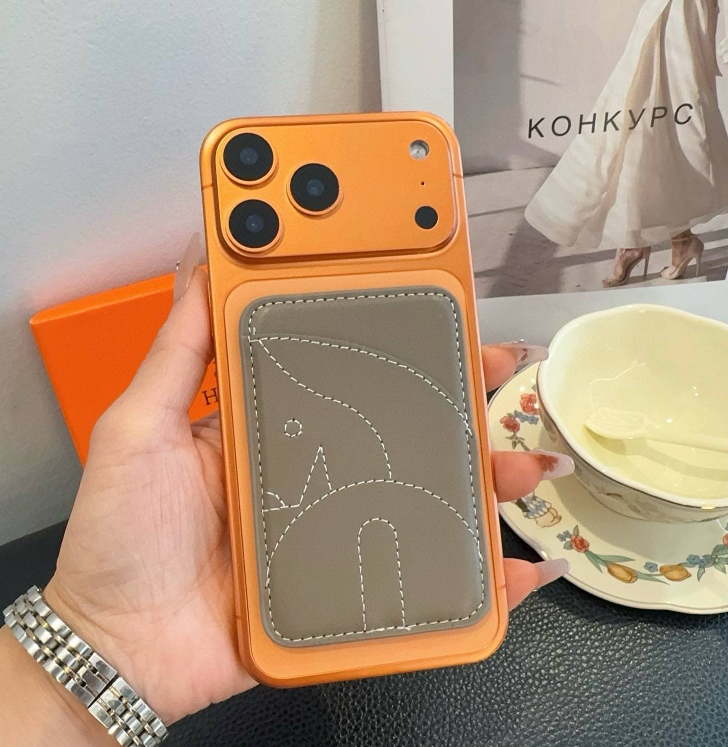 HERMES 愛馬仕 iPhone 18シリーズ対応 iPhoneケース スマホケース レディース カード収納 ロゴ入り - 画像 5
