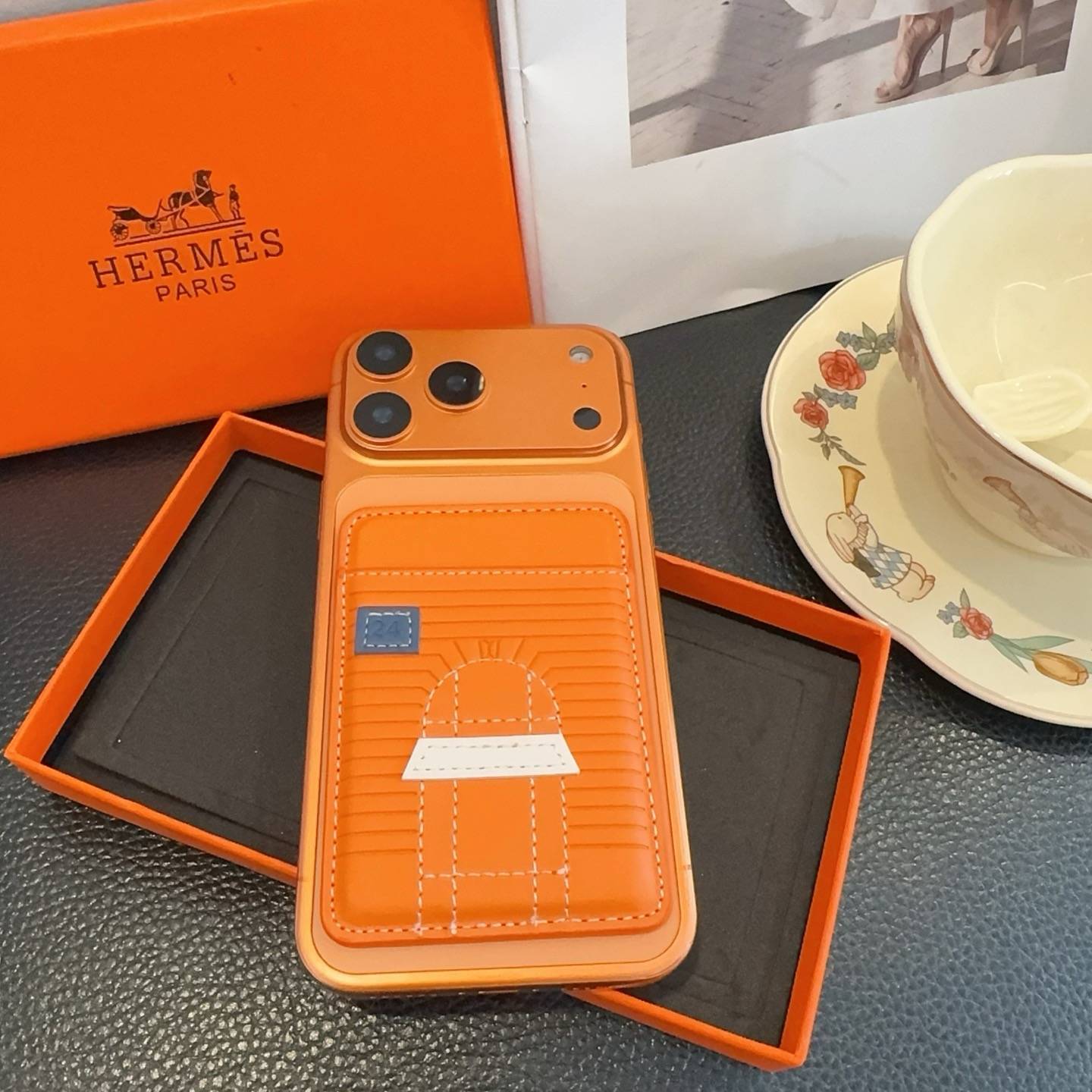 HERMES 愛馬仕 iPhoneケース スマホケース iPhone 18シリーズ対応 レディース ロゴ入り カード収納 オレンジ - 画像 5