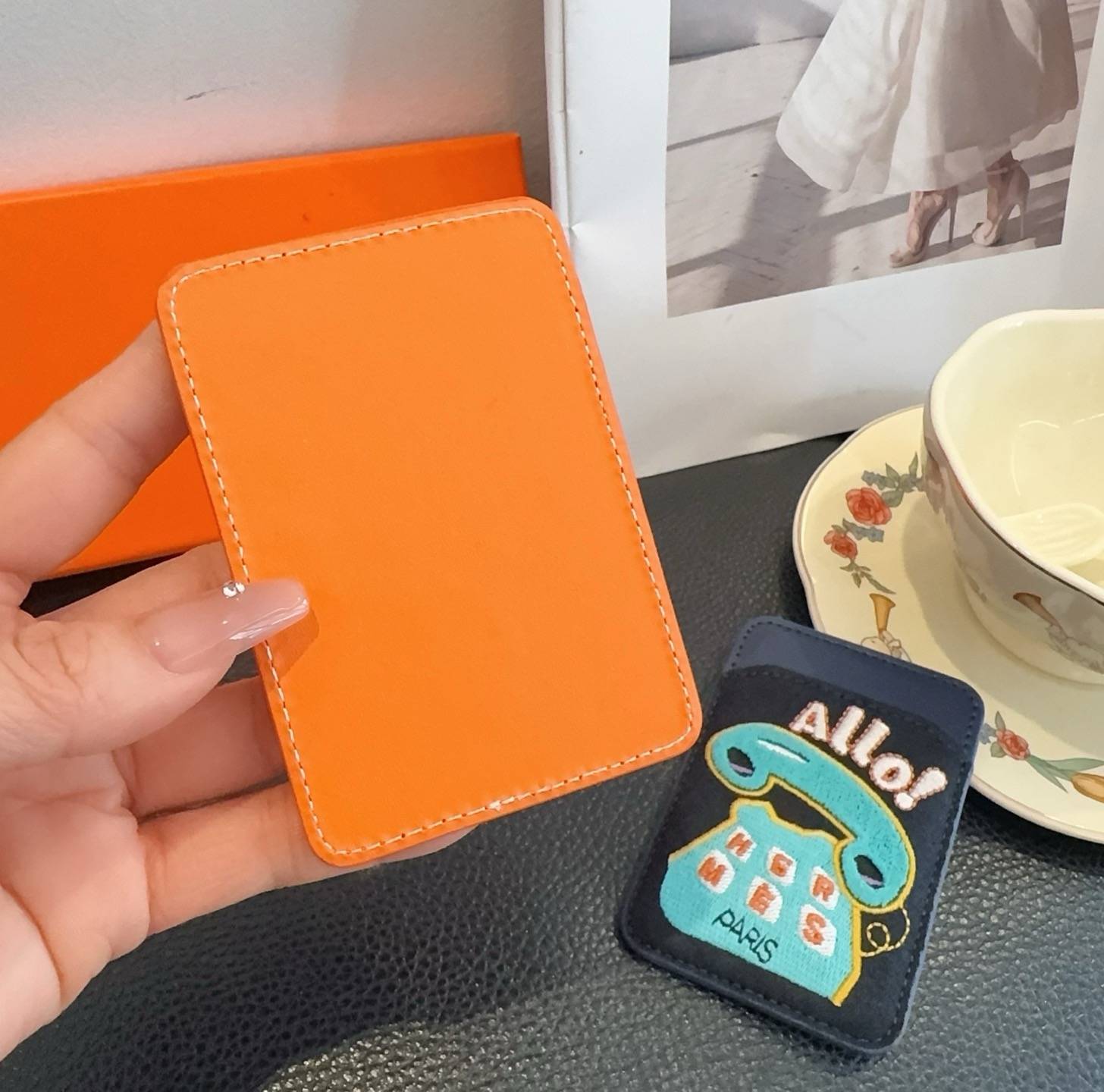 HERMES 愛馬仕 iPhoneケース スマホケース iPhone 18シリーズ対応 レディース ロゴ入り カード収納 オレンジ - 画像 7