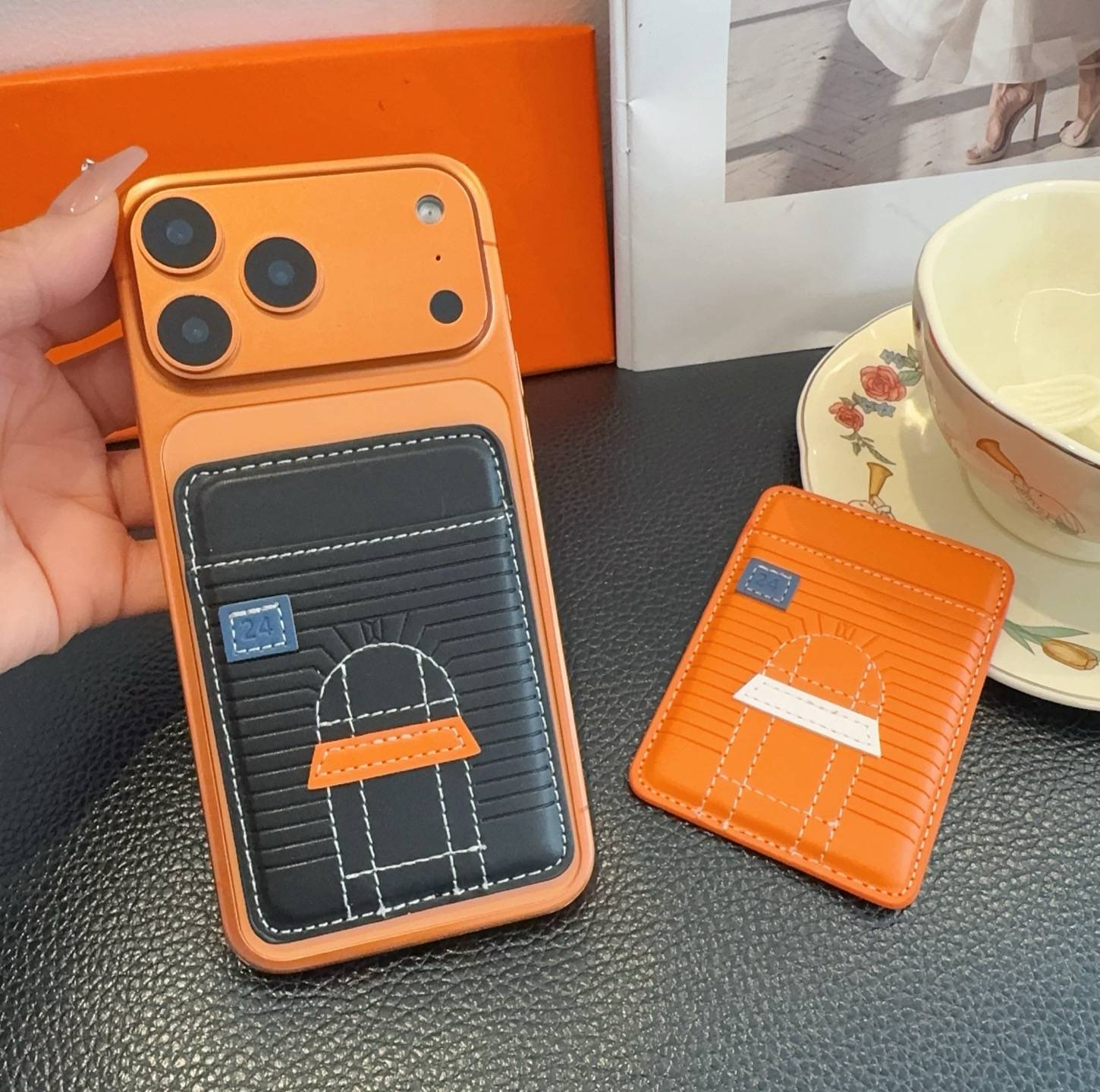 HERMES 愛馬仕 iPhoneケース スマホケース iPhone 18シリーズ対応 レディース ロゴ入り スマホカードケース - 画像 2
