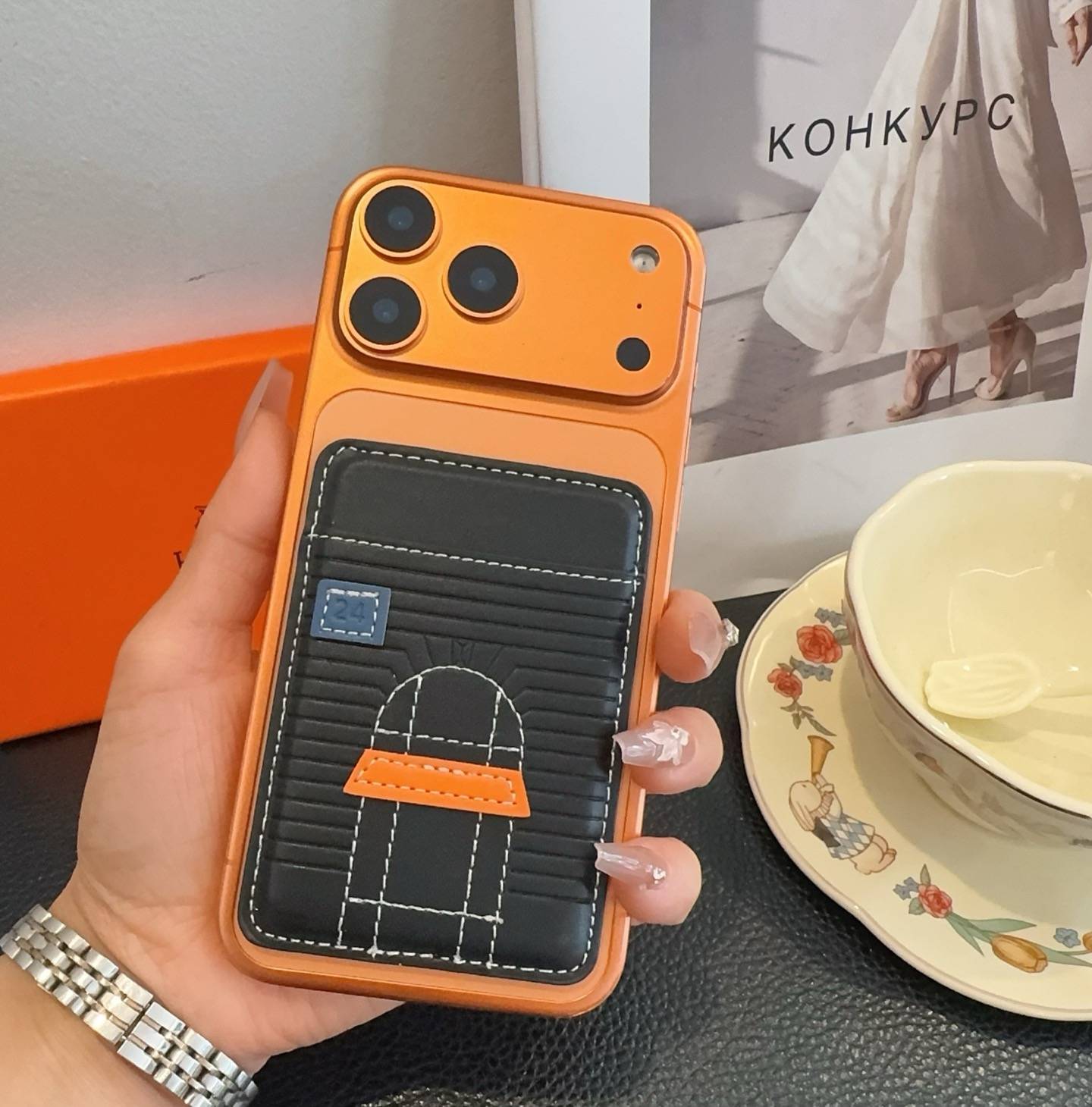 HERMES 愛馬仕 iPhoneケース スマホケース iPhone 18シリーズ対応 レディース ロゴ入り スマホカードケース - 画像 3