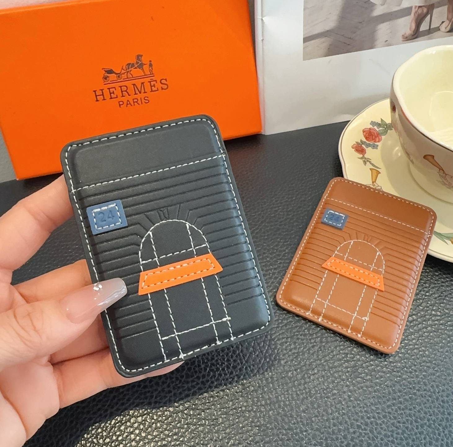 HERMES 愛馬仕 iPhoneケース スマホケース iPhone 18シリーズ対応 レディース ロゴ入り スマホカードケース - 画像 5