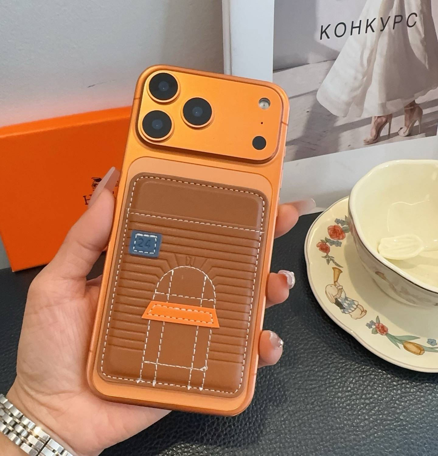 HERMES 愛馬仕 iPhoneケース スマホケース iPhone 18シリーズ対応 全機種対応 レディース ロゴ入り カード収納 - 画像 2
