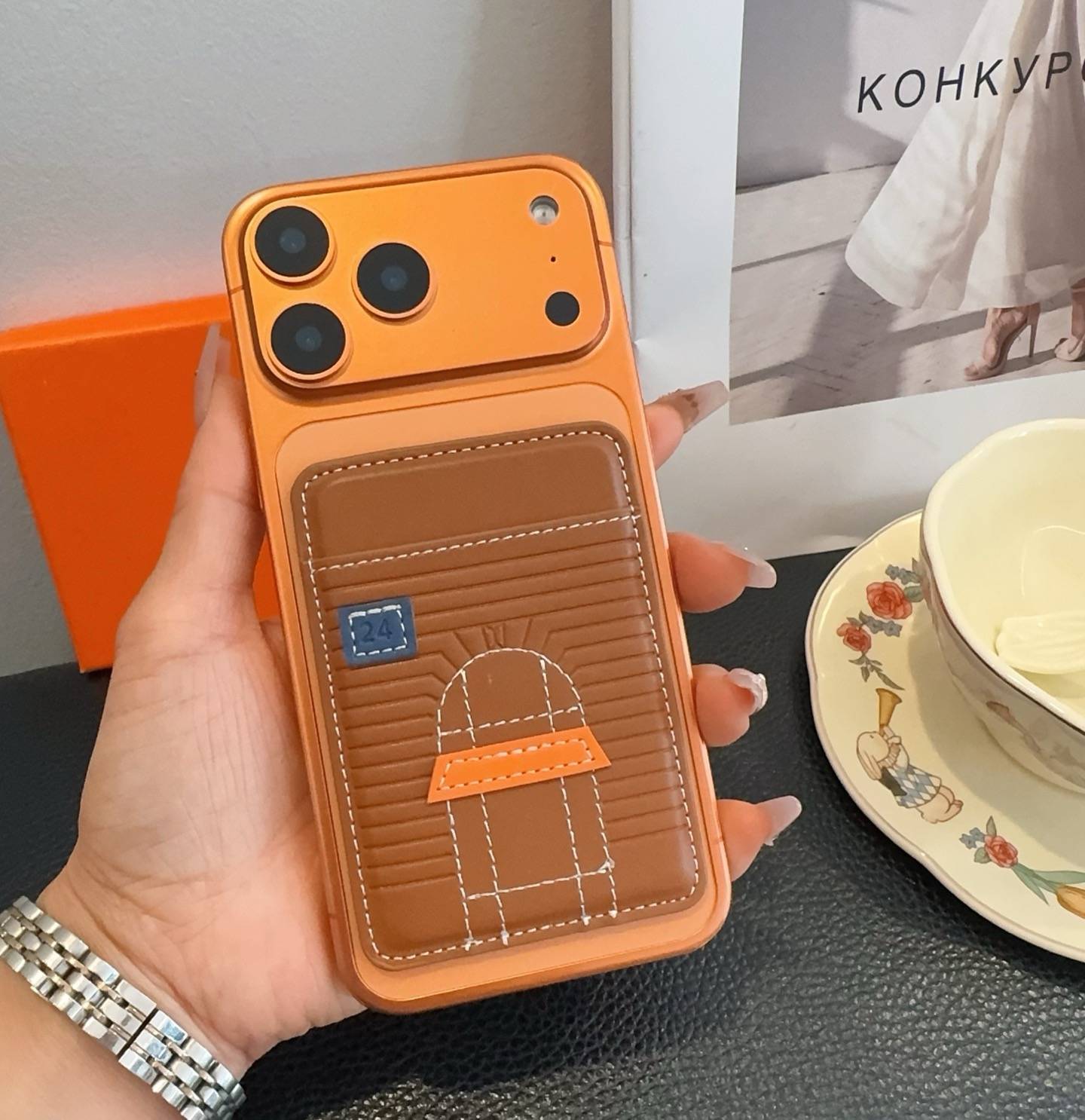 HERMES 愛馬仕 iPhoneケース スマホケース iPhone 18シリーズ対応 全機種対応 レディース ロゴ入り カード収納 - 画像 3