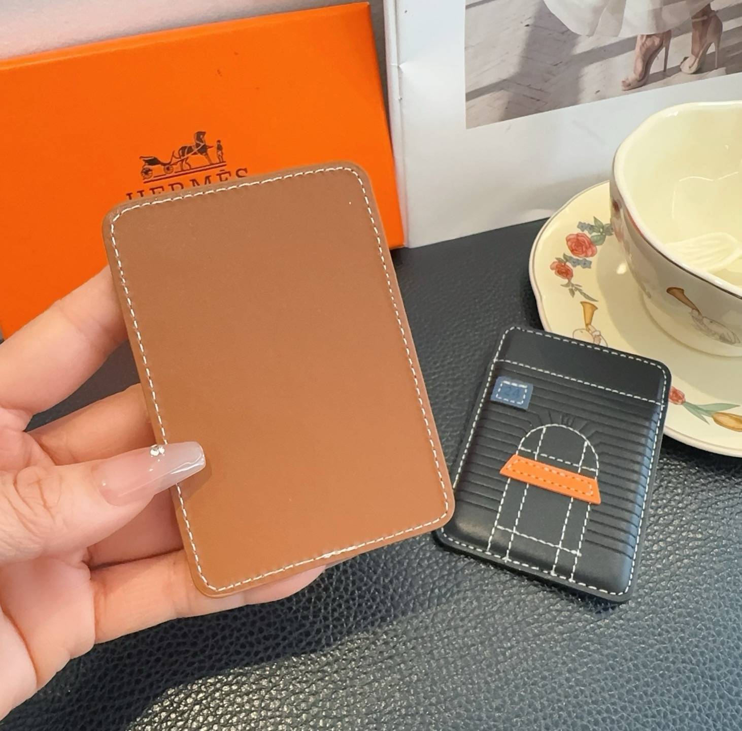 HERMES 愛馬仕 iPhoneケース スマホケース iPhone 18シリーズ対応 全機種対応 レディース ロゴ入り カード収納 - 画像 6