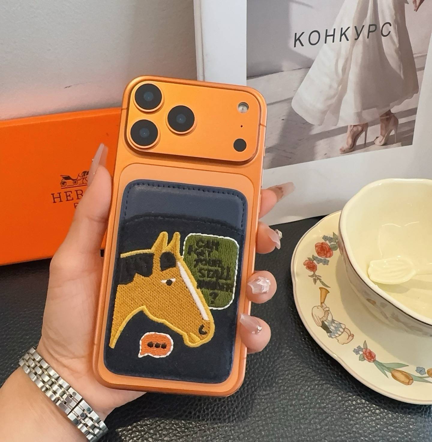 HERMES 愛馬仕 iPhone 18シリーズ対応 iPhoneケース スマホケース レディース ロゴ入り ステッチ カード収納 - 画像 4