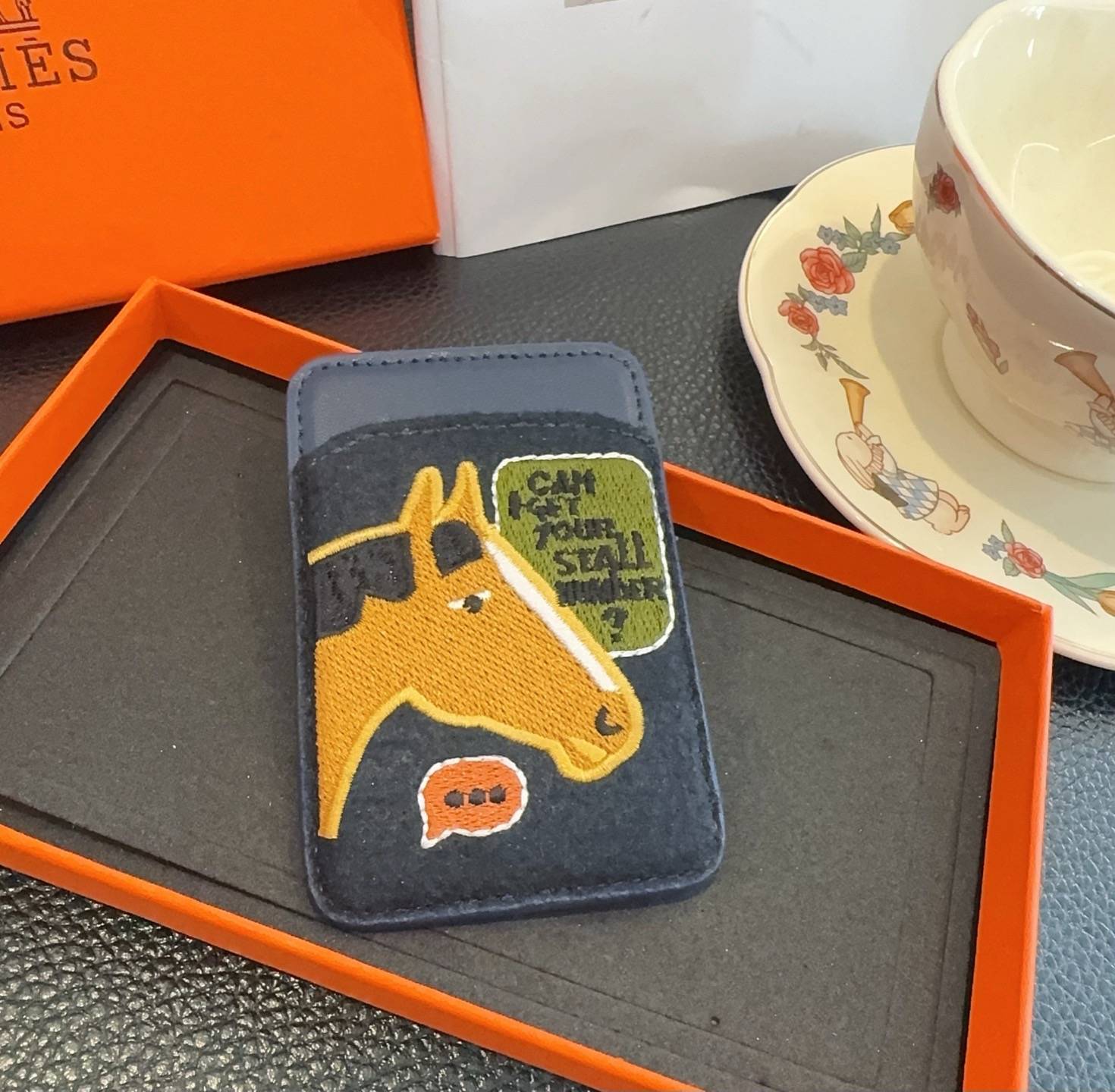 HERMES 愛馬仕 iPhone 18シリーズ対応 iPhoneケース スマホケース レディース ロゴ入り ステッチ カード収納 - 画像 7
