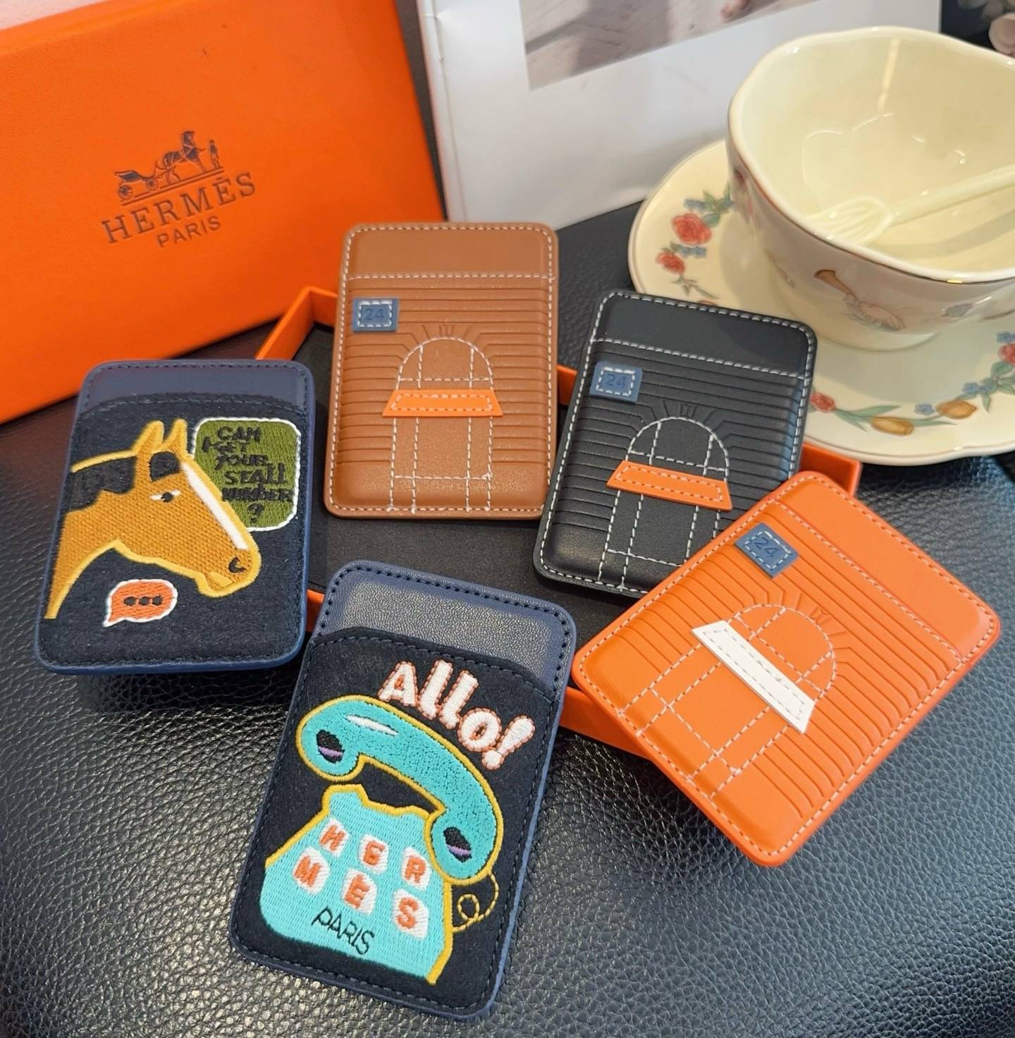 HERMES 愛馬仕 iPhone 18シリーズ対応 iPhoneケース スマホケース レディース ロゴ入り 手帳型 カード収納