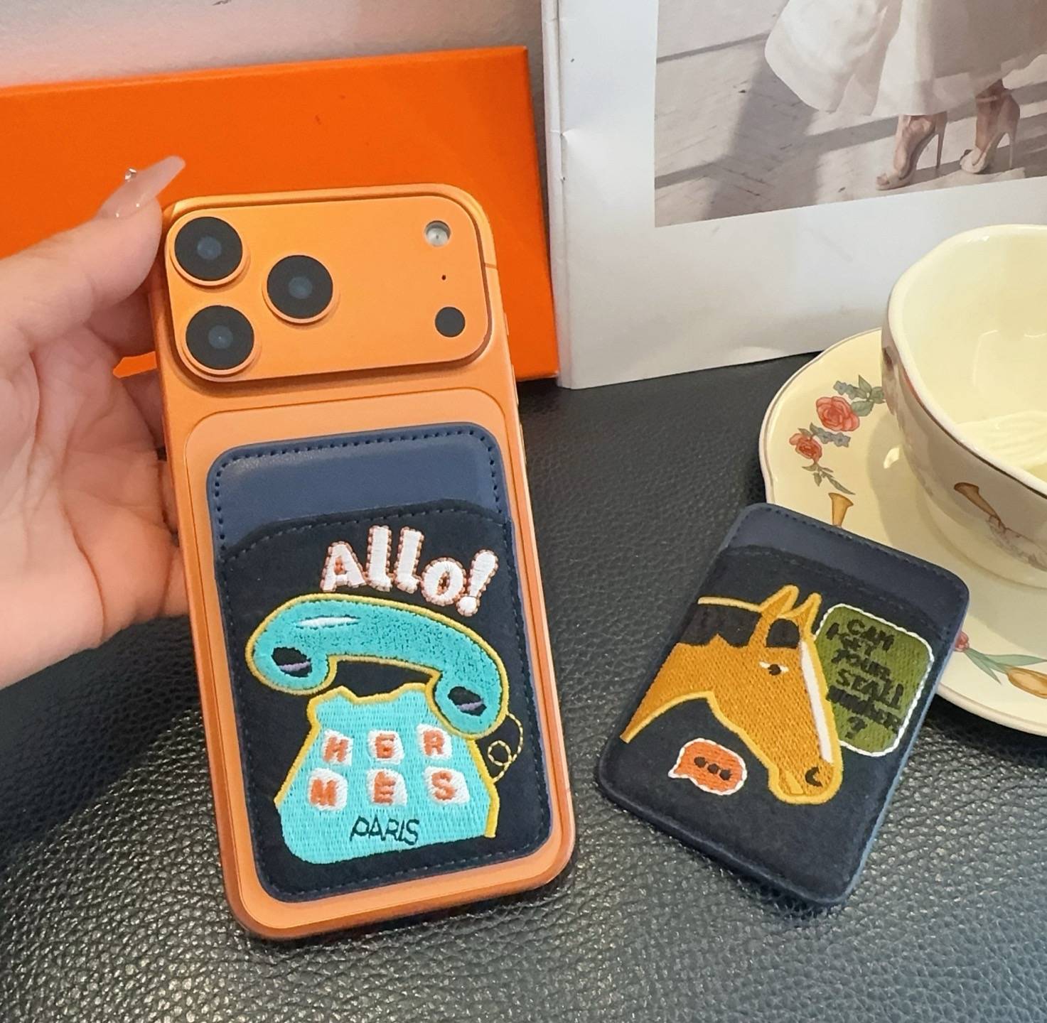 HERMES 愛馬仕 iPhone 18シリーズ対応 iPhoneケース スマホケース レディース ロゴ入り 手帳型 カード収納 - 画像 2