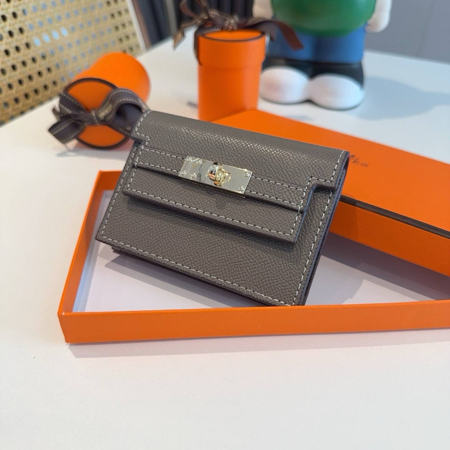 Hermes 愛馬仕 iPhoneケース スマホケース iPhone 18シリーズ対応 レディース ファンクション カード収納 トゥルースカーフ ベージュ - 画像 8
