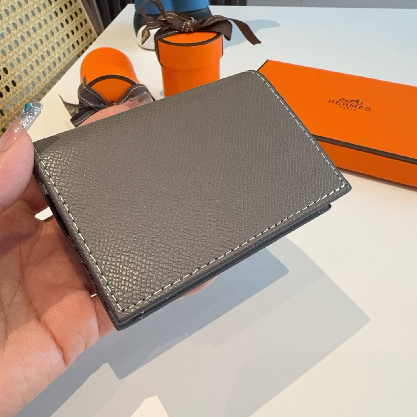 Hermes 愛馬仕 iPhoneケース スマホケース iPhone 18シリーズ対応 レディース ファンクション カード収納 トゥルースカーフ ベージュ - 画像 9