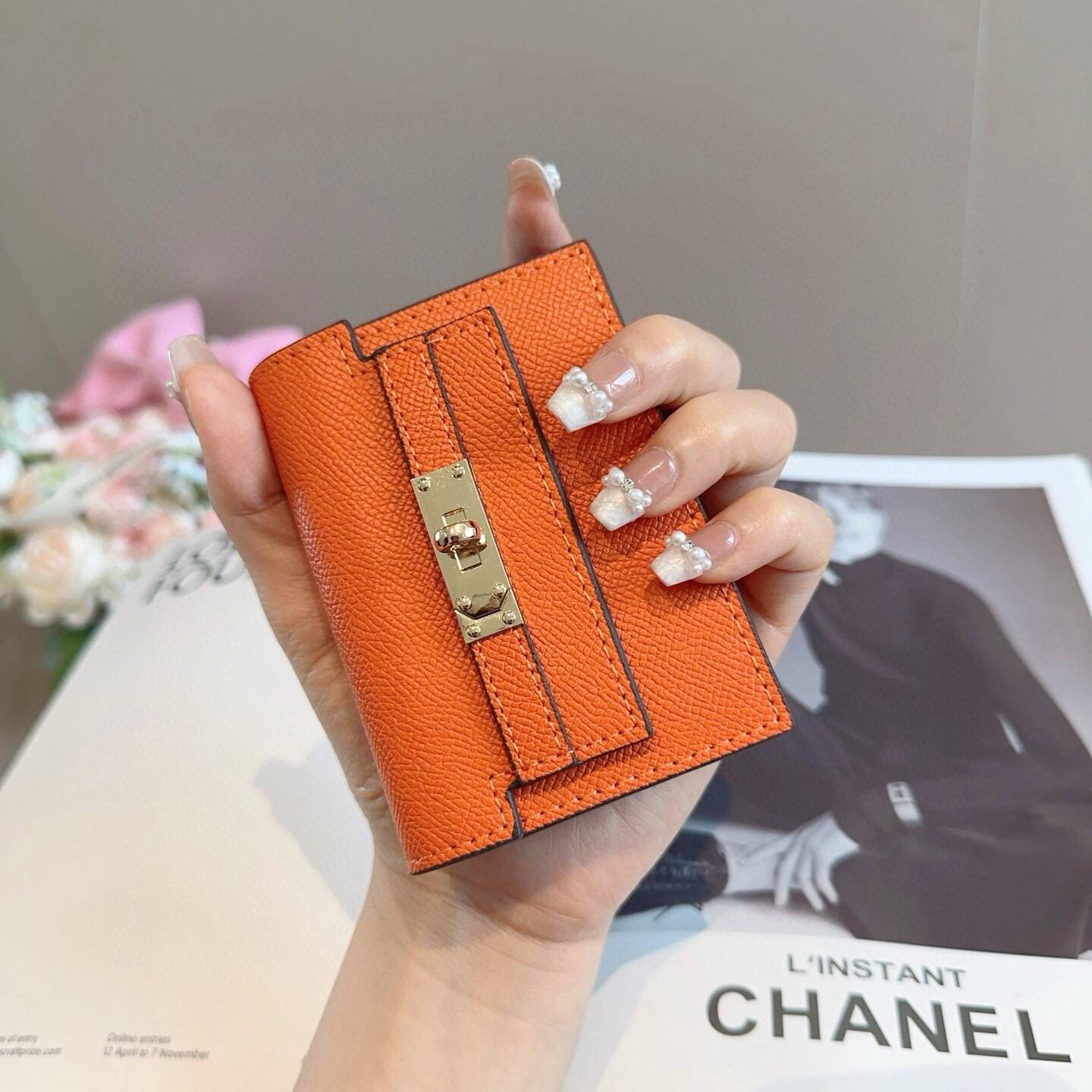 Hermes 愛馬仕 iPhoneケース スマホケース iPhone 18シリーズ対応 レディース ファンクション カード収納 オレンジ - 画像 1