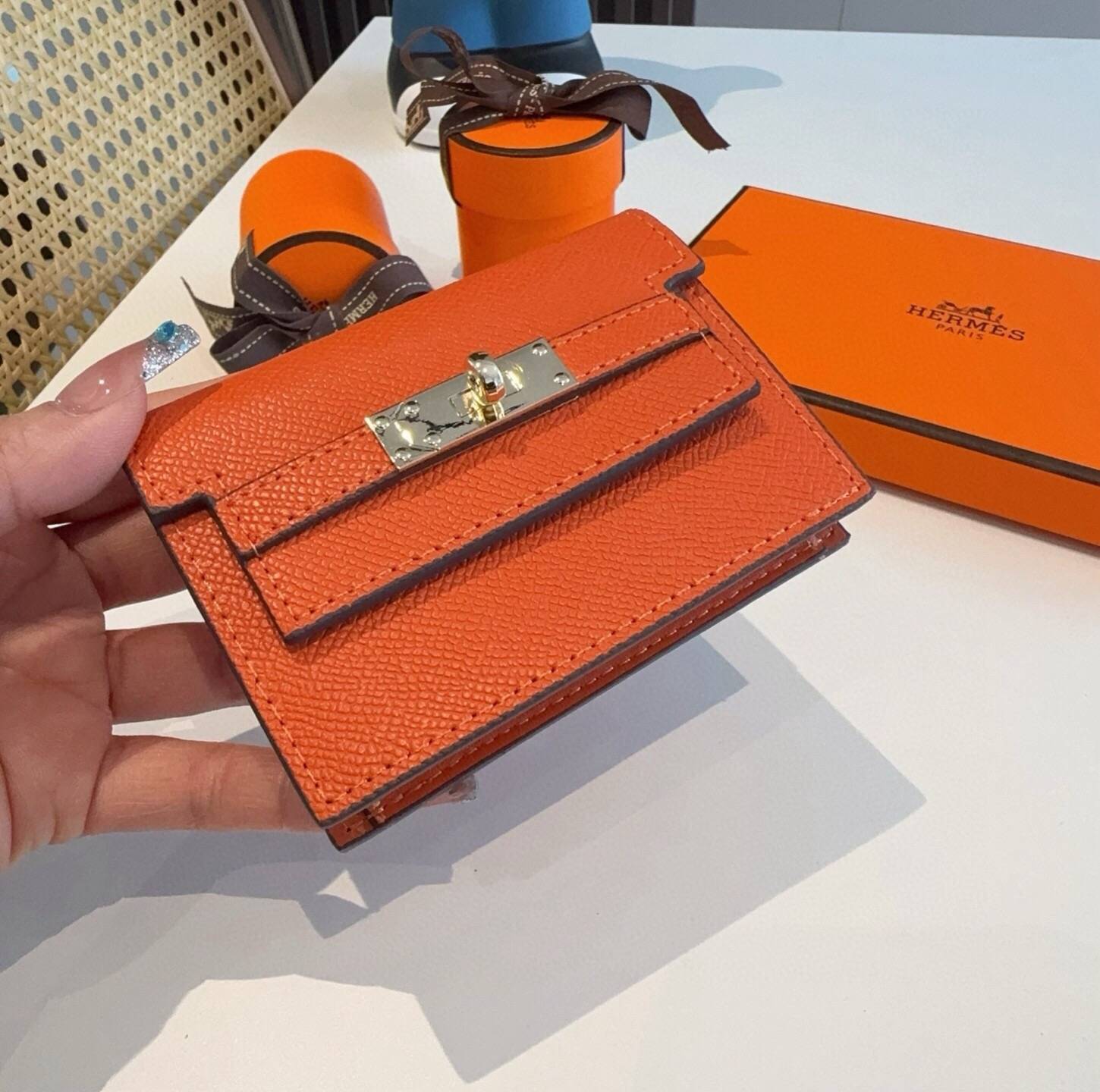 Hermes 愛馬仕 iPhoneケース スマホケース iPhone 18シリーズ対応 レディース ファンクション カード収納 オレンジ - 画像 8