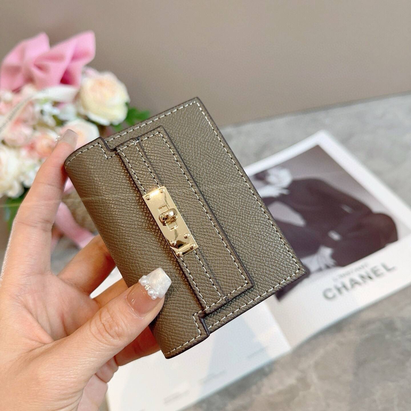 Hermes アイコニック カードケース iPhoneケース スマホケース iPhone 18シリーズ対応 レディース ロゴ入り カード収納 - 画像 2
