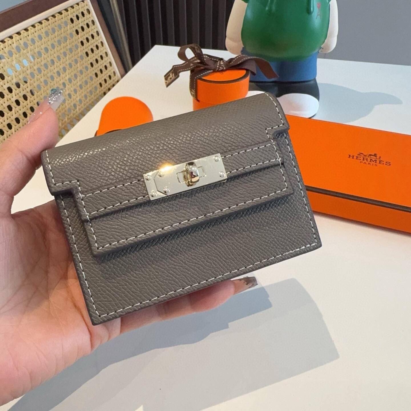 Hermes アイコニック カードケース iPhoneケース スマホケース iPhone 18シリーズ対応 レディース ロゴ入り カード収納 - 画像 5