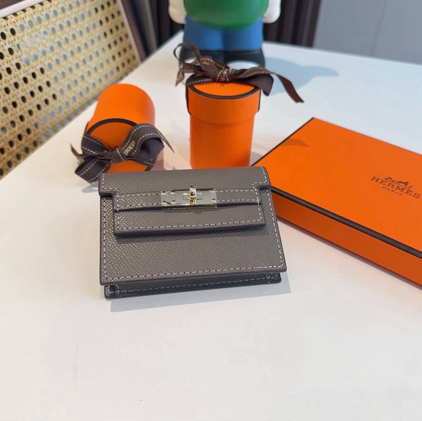 Hermes アイコニック カードケース iPhoneケース スマホケース iPhone 18シリーズ対応 レディース ロゴ入り カード収納 - 画像 7