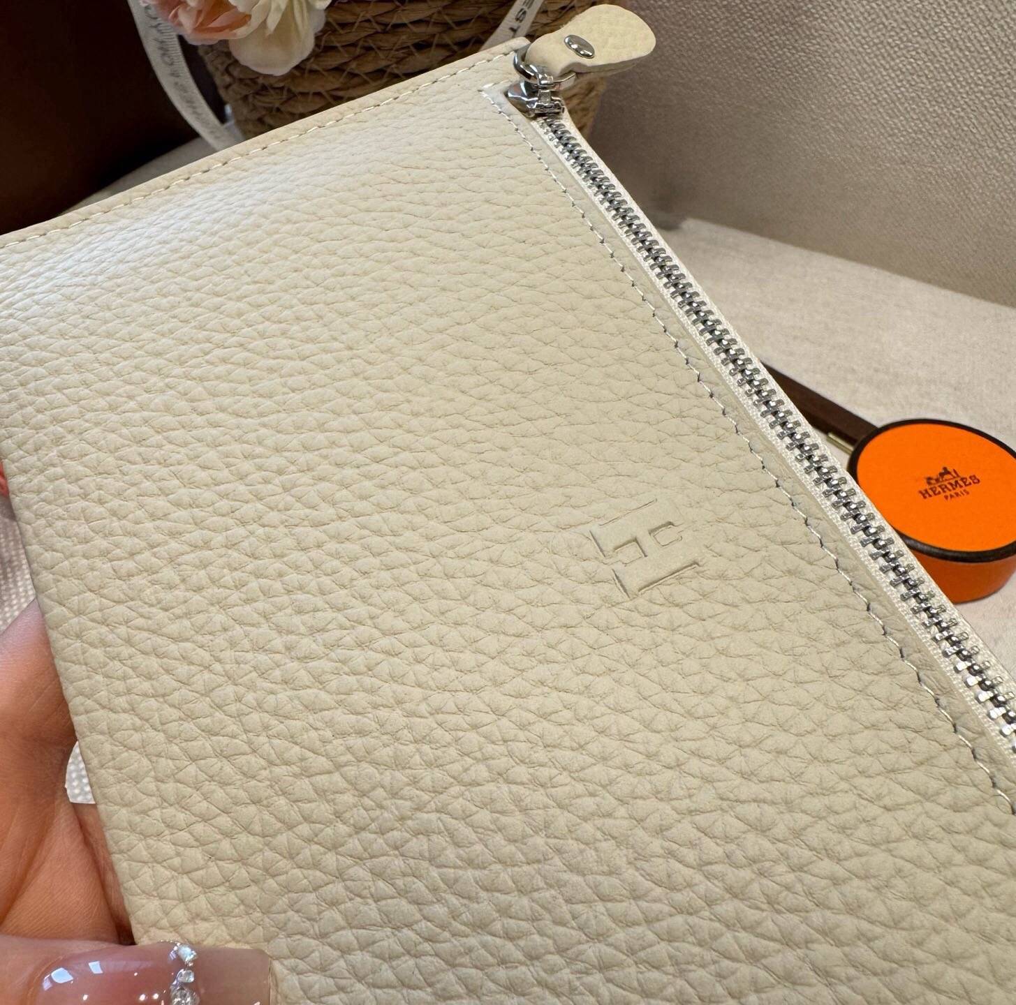 HERMES 愛馬仕 iPhone 18シリーズ対応 iPhoneケース スマホケース レディース ロゴ入り 手帳型 カード収納 - 画像 4