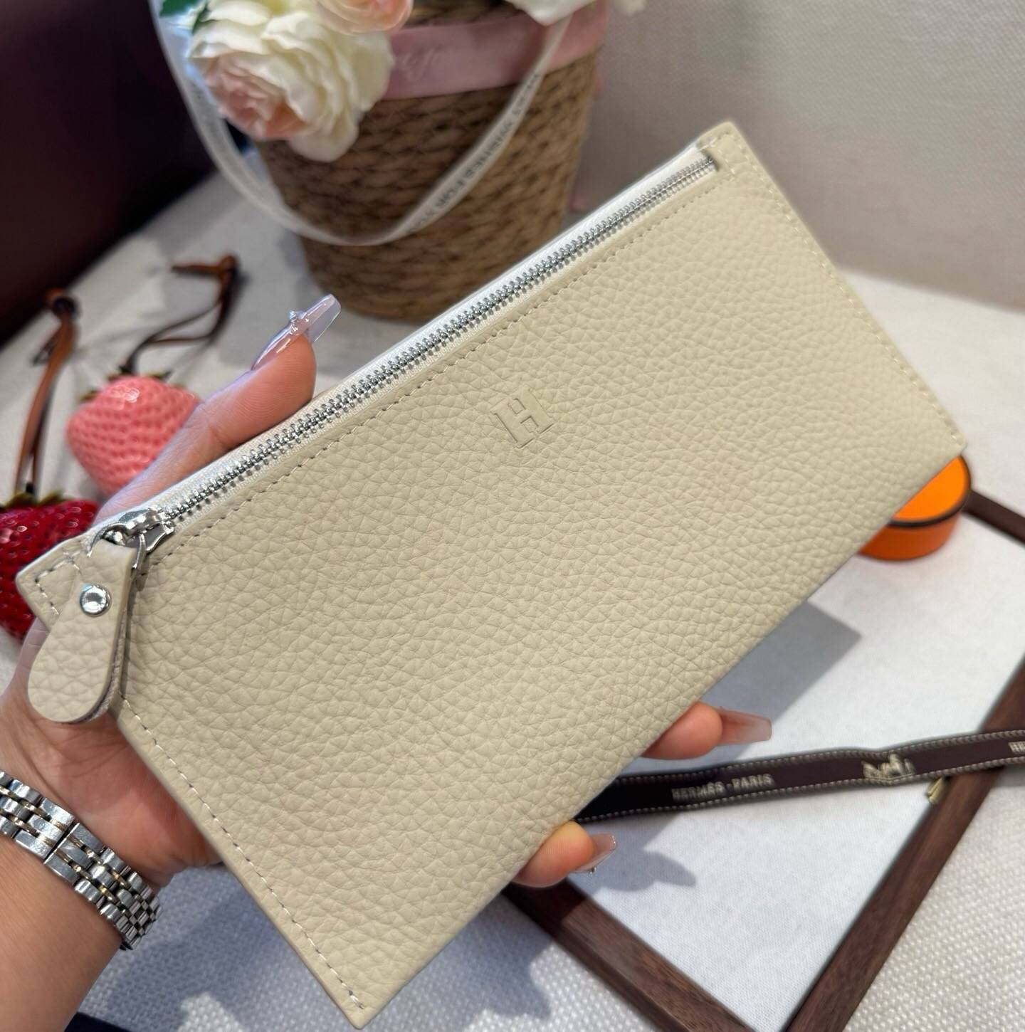 HERMES 愛馬仕 iPhone 18シリーズ対応 iPhoneケース スマホケース レディース ロゴ入り 手帳型 カード収納 - 画像 7
