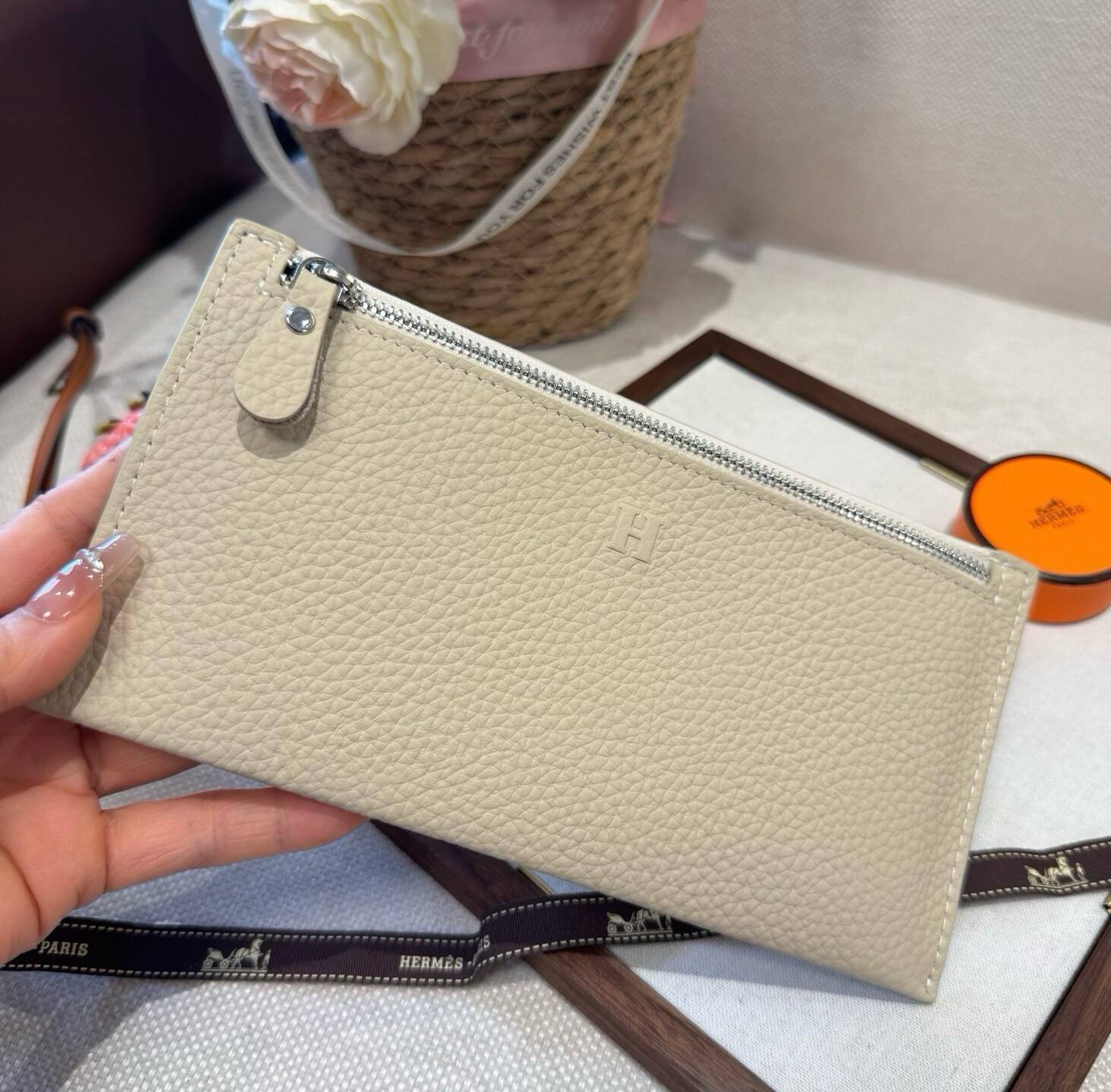 HERMES 愛馬仕 iPhone 18シリーズ対応 iPhoneケース スマホケース レディース ロゴ入り 手帳型 カード収納 - 画像 8