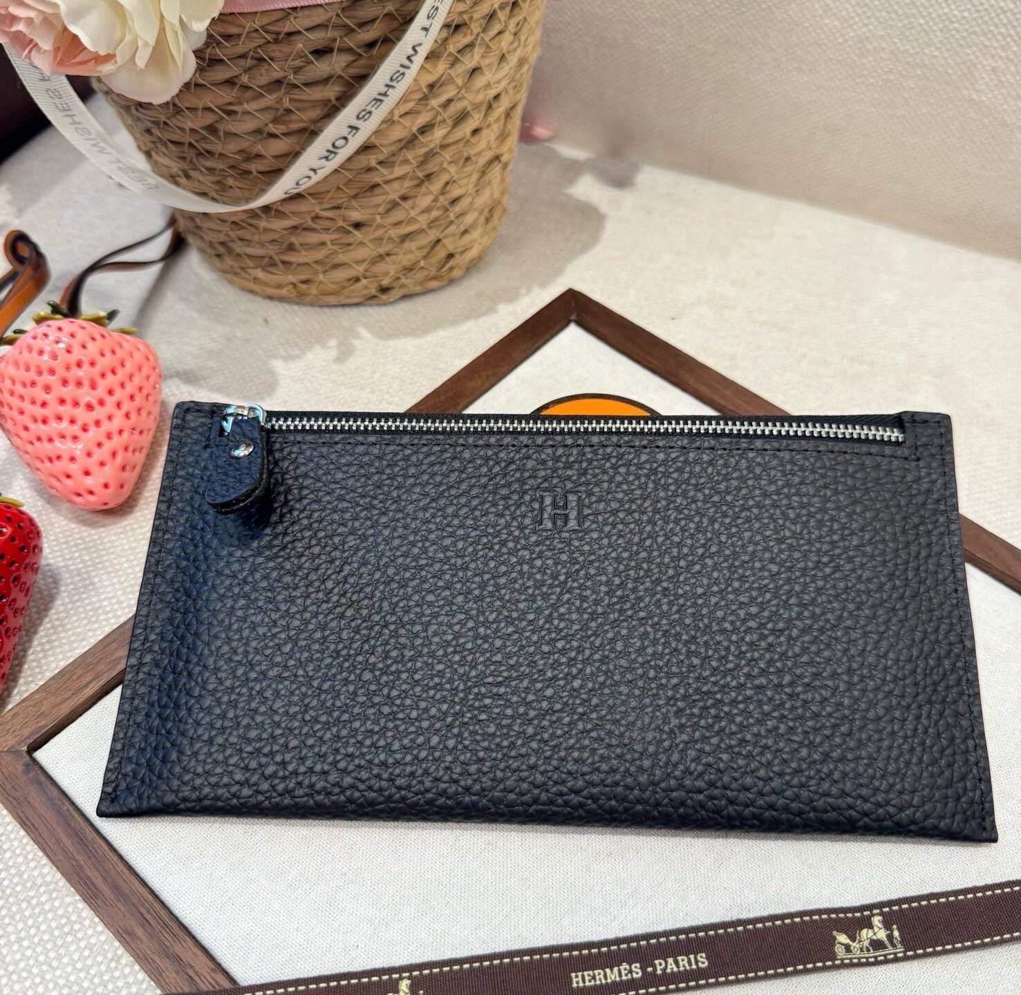 Hermes ヘルメス iPhoneケース スマホケース iPhone 18シリーズ対応 レディース ロゴ入り カード収納 - 画像 6