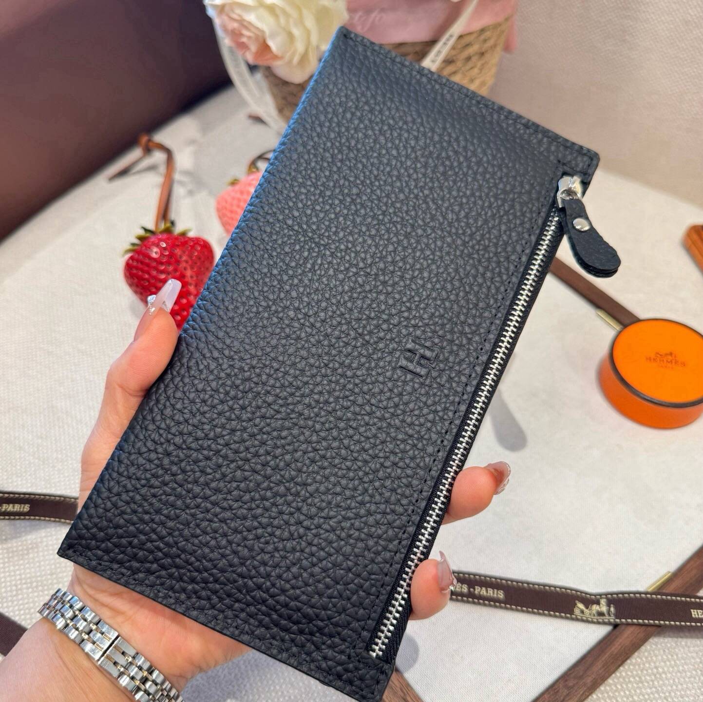 Hermes ヘルメス iPhoneケース スマホケース iPhone 18シリーズ対応 レディース ロゴ入り カード収納 - 画像 9