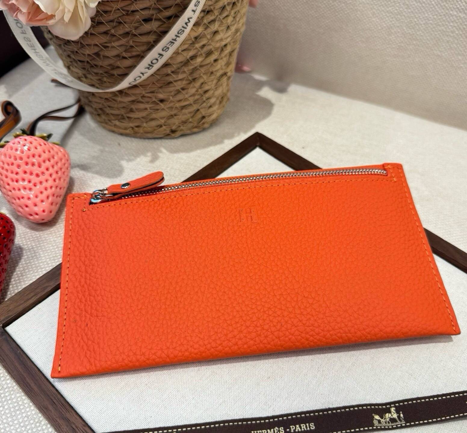 Hermes 愛馬仕 iPhone 18シリーズ対応 iPhoneケース スマホケース レディース ロゴ入り カード収納 - 画像 4