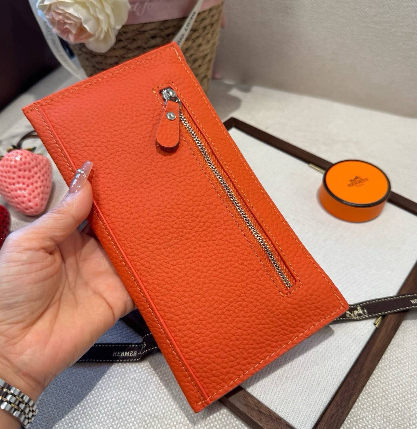 Hermes 愛馬仕 iPhone 18シリーズ対応 iPhoneケース スマホケース レディース ロゴ入り カード収納 - 画像 5