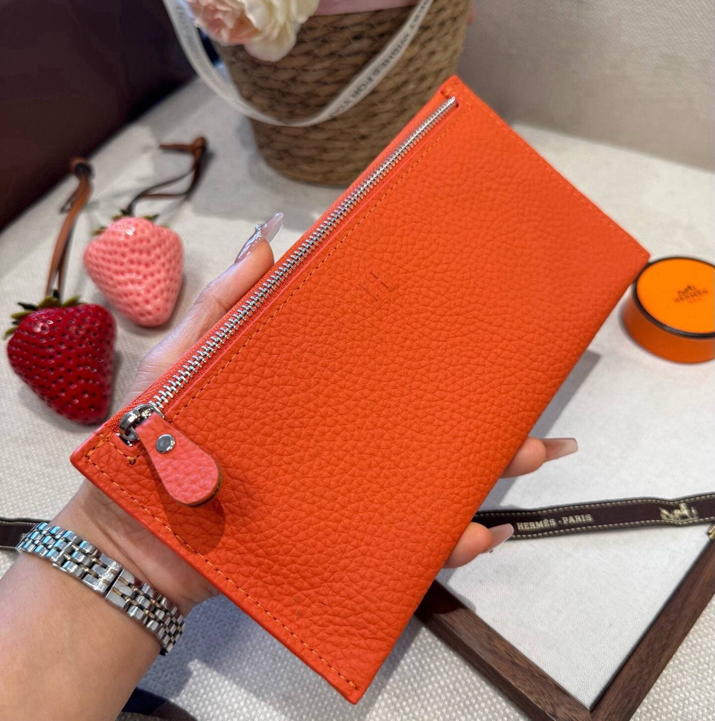 Hermes 愛馬仕 iPhone 18シリーズ対応 iPhoneケース スマホケース レディース ロゴ入り カード収納 - 画像 6