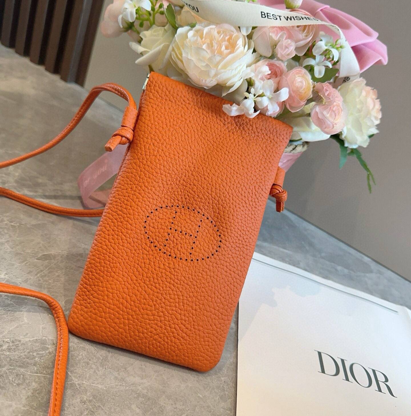 Dior ディオール iPhone 18シリーズ対応 iPhoneケース スマホケース レディース ショルダー付き ロゴ入り オレンジ - 画像 3