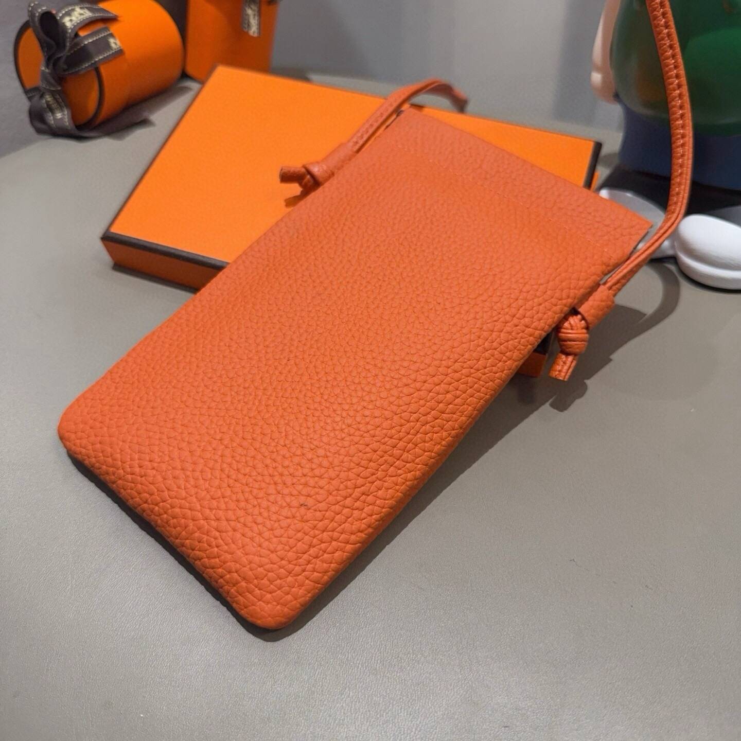 Dior ディオール iPhone 18シリーズ対応 iPhoneケース スマホケース レディース ショルダー付き ロゴ入り オレンジ - 画像 8