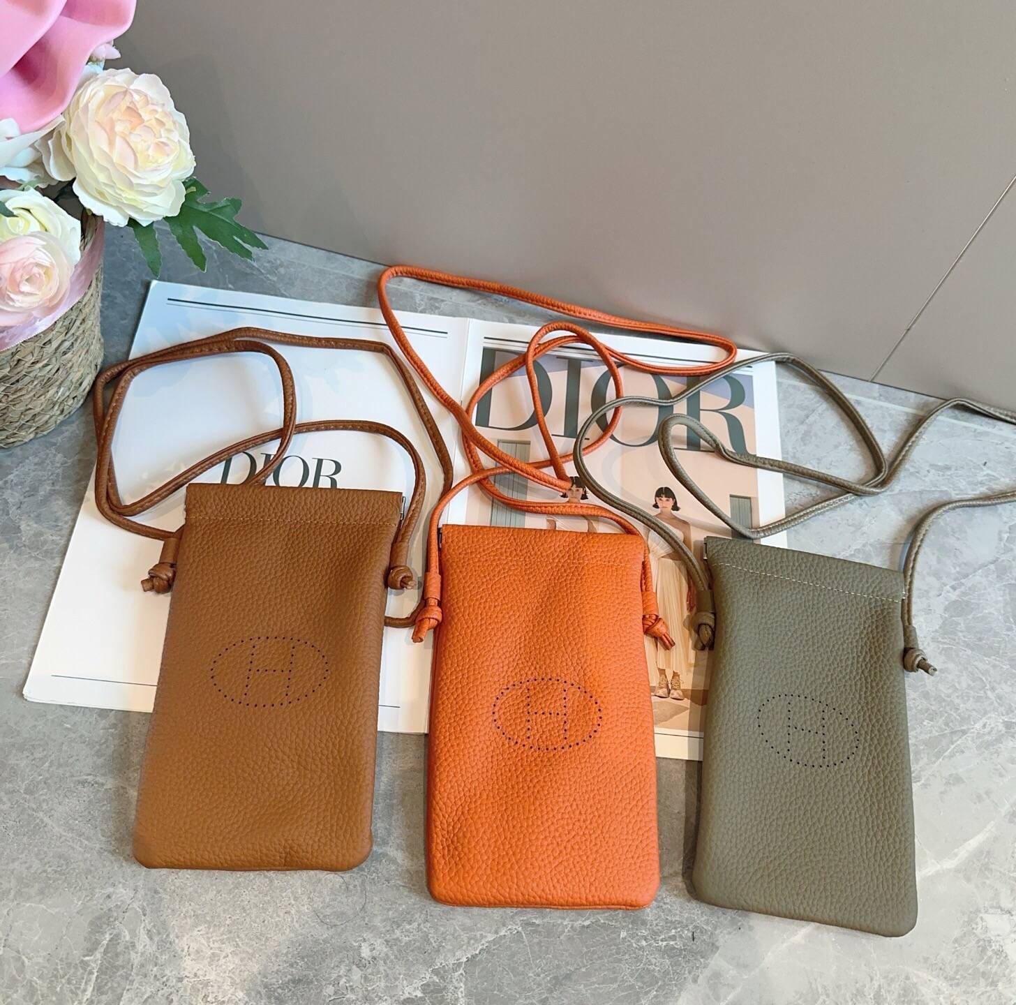 P70 ランディンブック iPhone 18シリーズ対応 iPhoneケース スマホケース 全機種対応 レディース ショルダー付き ロゴ入り - 画像 5