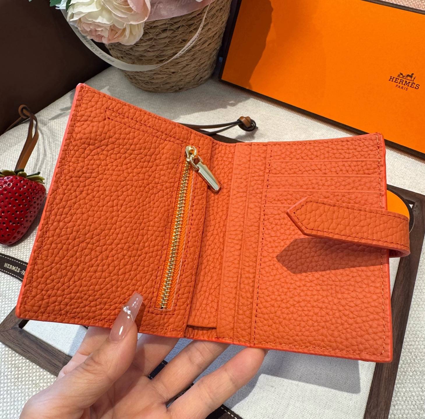 HERMES 愛馬仕 iPhoneケース スマホケース iPhone 18シリーズ対応 レディース カード収納 ロゴ入り レッド - 画像 9