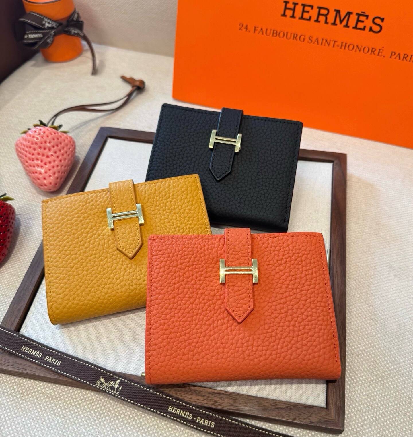 HERMES 愛馬仕 iPhone 18シリーズ対応 iPhoneケース スマホケース レディース ロゴ入り カード収納 - 画像 2