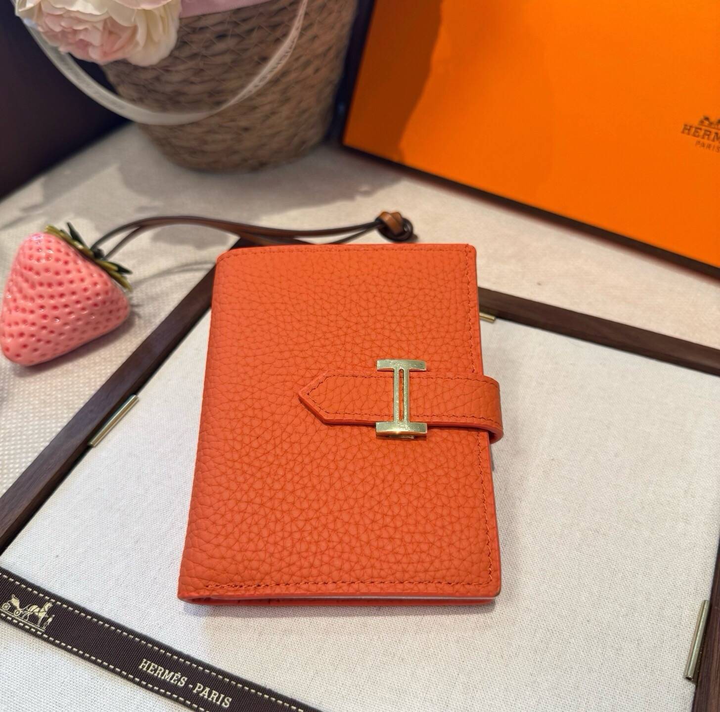 HERMES 愛馬仕 iPhone 18シリーズ対応 iPhoneケース スマホケース レディース ロゴ入り カード収納 - 画像 4