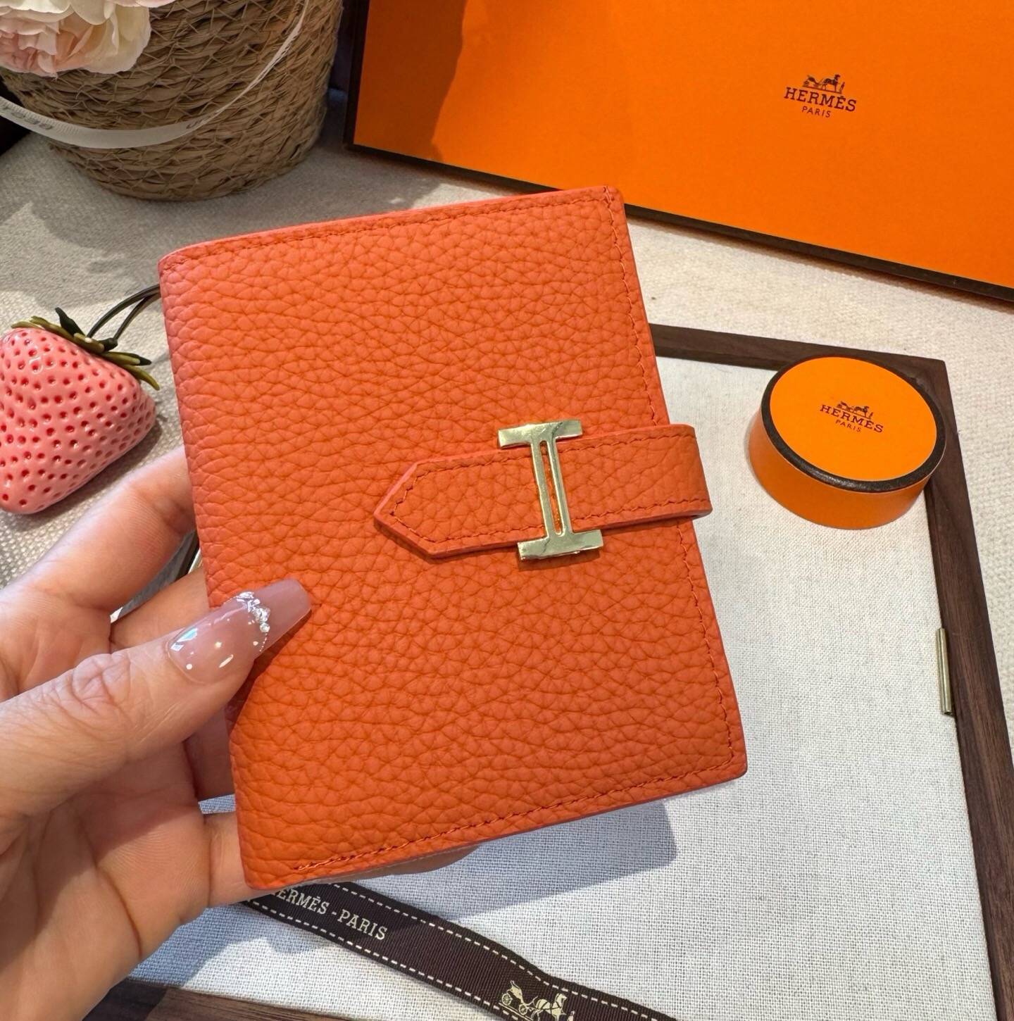 HERMES 愛馬仕 iPhone 18シリーズ対応 iPhoneケース スマホケース レディース ロゴ入り カード収納 - 画像 5
