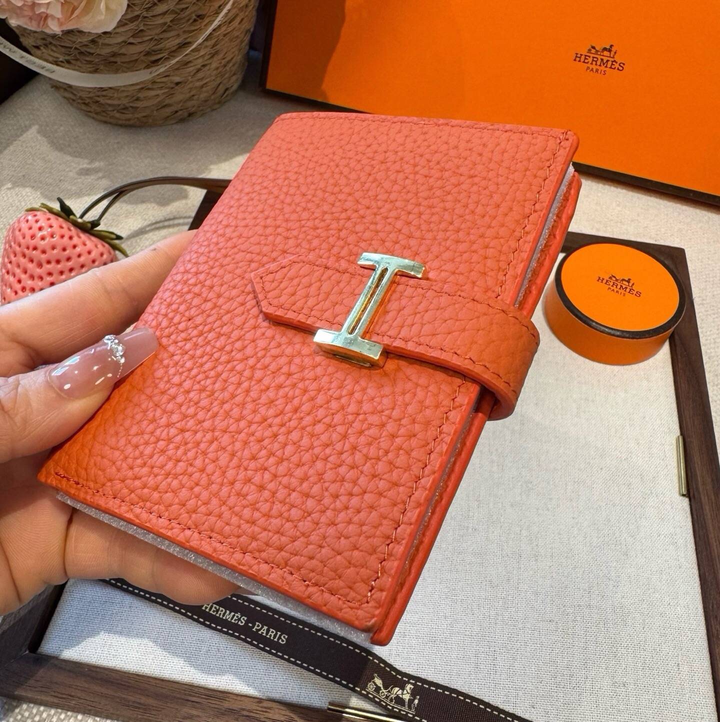 HERMES 愛馬仕 iPhone 18シリーズ対応 iPhoneケース スマホケース レディース ロゴ入り カード収納 - 画像 6