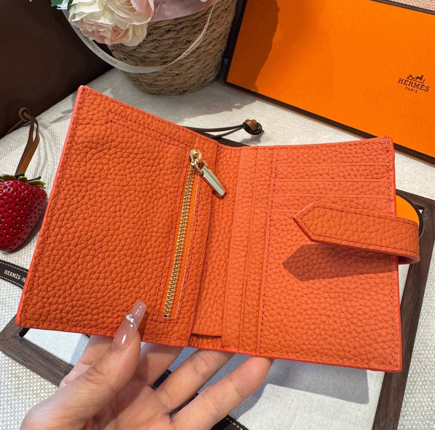 HERMES 愛馬仕 iPhone 18シリーズ対応 iPhoneケース スマホケース レディース ロゴ入り カード収納 - 画像 9