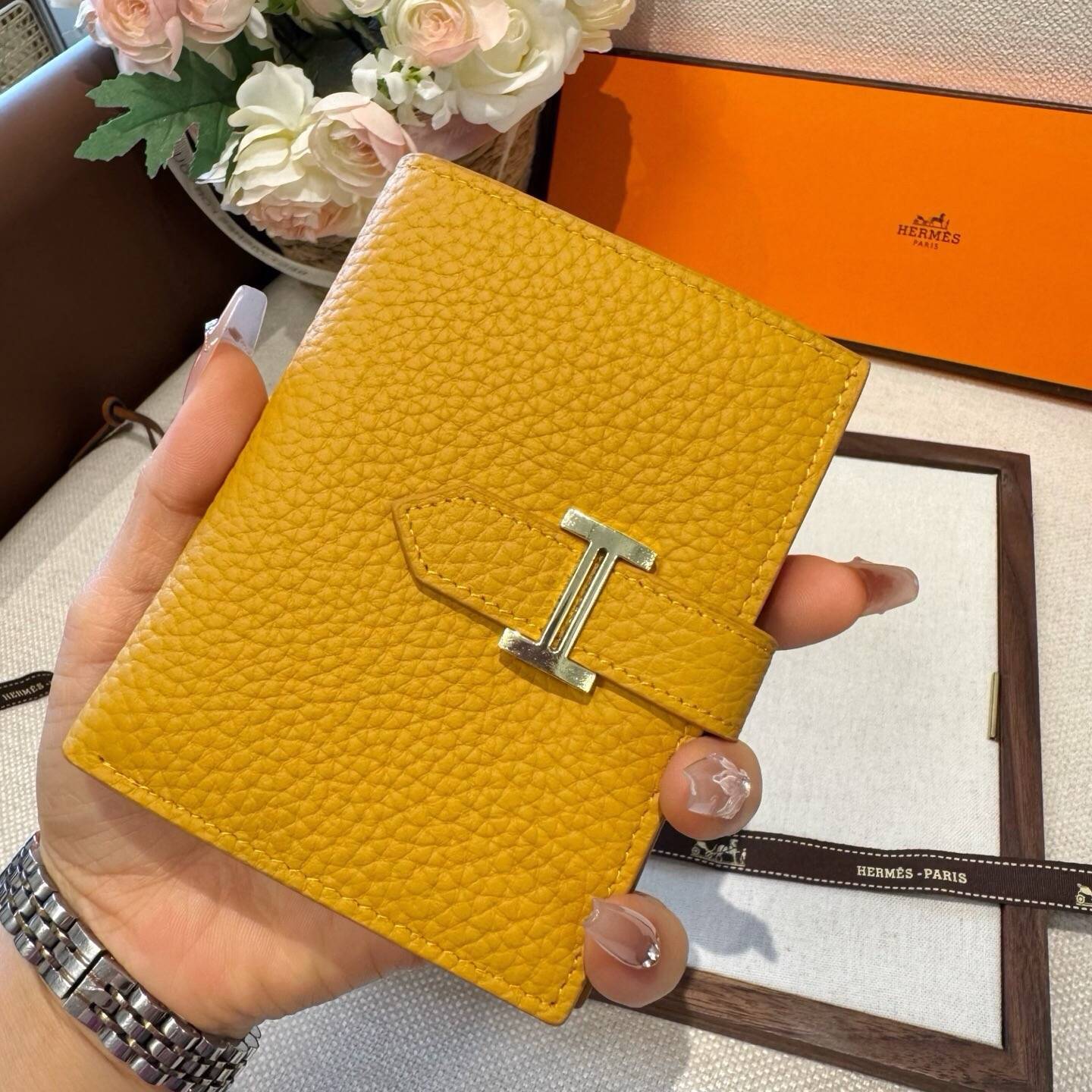 HERMES 愛馬仕 iPhoneケース スマホケース 全機種対応 レディース ロゴ付き カード収納 - 画像 3