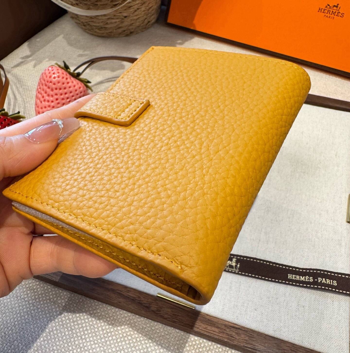 HERMES 愛馬仕 iPhoneケース スマホケース 全機種対応 レディース ロゴ付き カード収納 - 画像 9