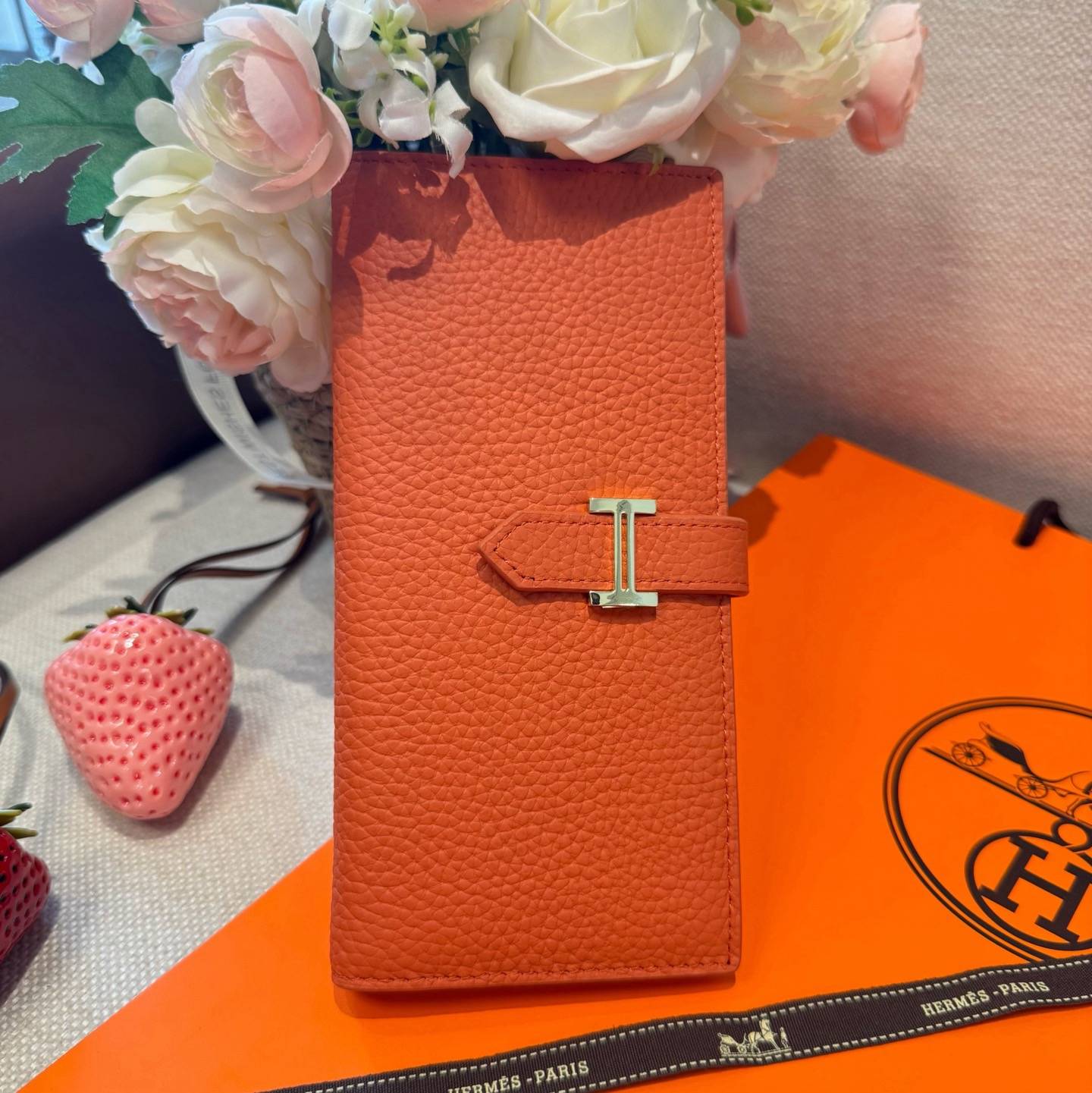 HERMES ハーマンズ iPhone 18シリーズ対応 iPhoneケース スマホケース レディース ロゴ入り ファスナー付き カード収納 - 画像 4
