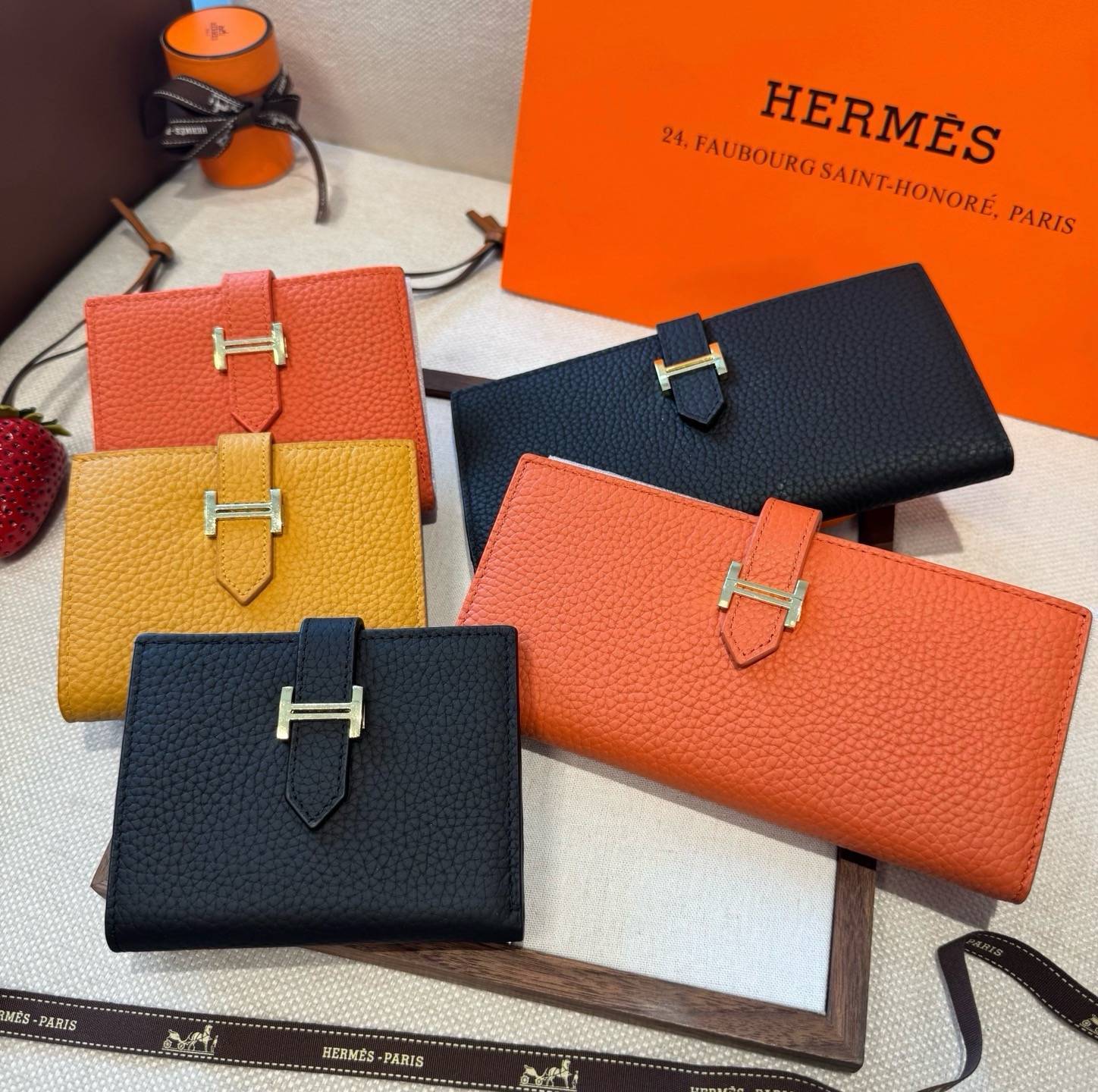 HERMES 愛馬仕 iPhoneケース スマホケース 全機種対応 レディース ロゴ入り手帳型 カード収納