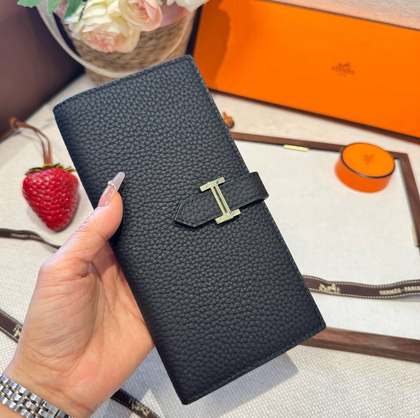 HERMES 愛馬仕 iPhoneケース スマホケース 全機種対応 レディース ロゴ入り手帳型 カード収納 - 画像 2