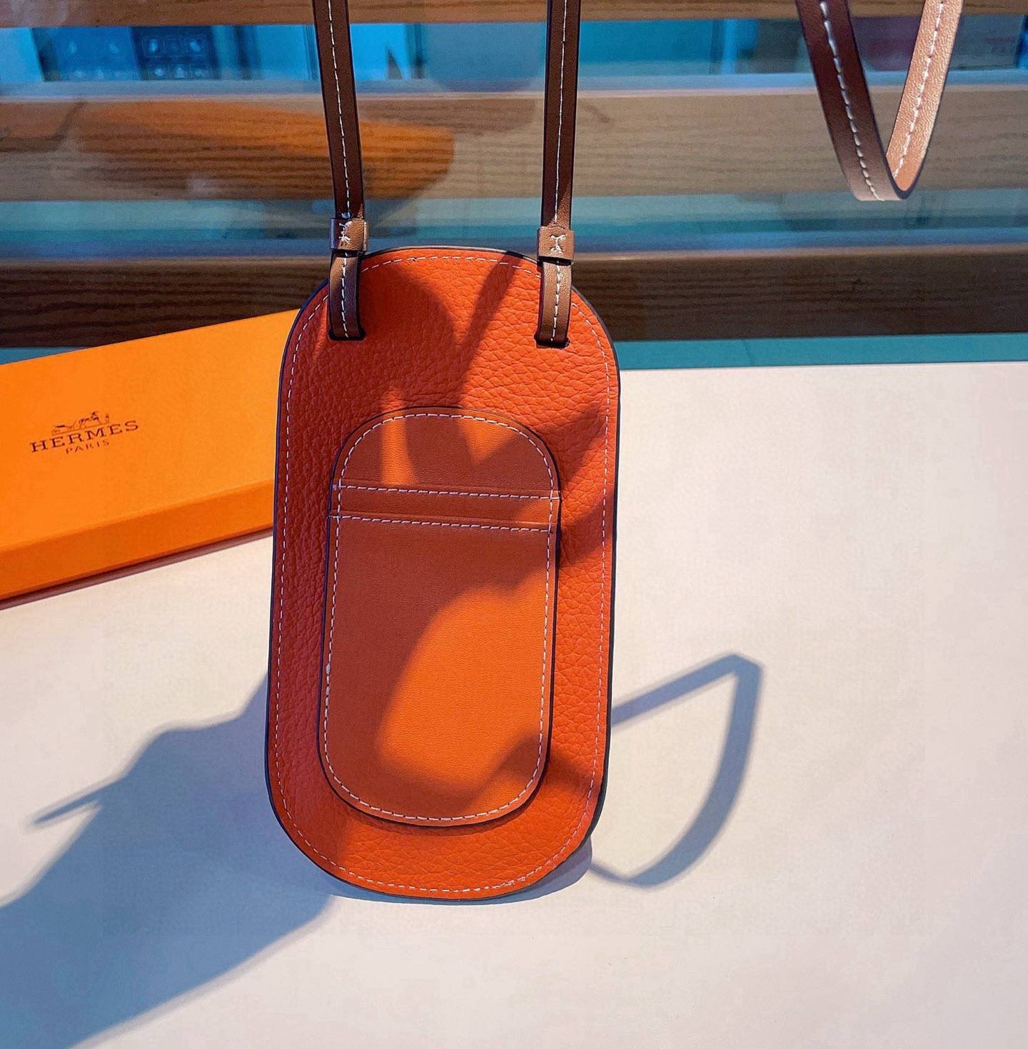 Hermes ヘルメス iPhone 18シリーズ対応 iPhoneケース スマホケース レディース ショルダー付き カード収納 - 画像 4