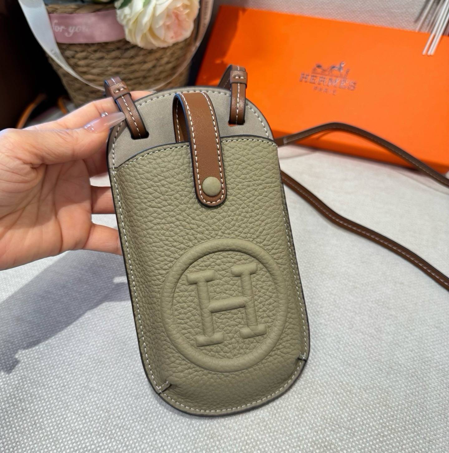 HERMES 愛馬仕 iPhoneケース スマホケース iPhone 18シリーズ対応 レディース ショルダー付き カード収納 - 画像 3