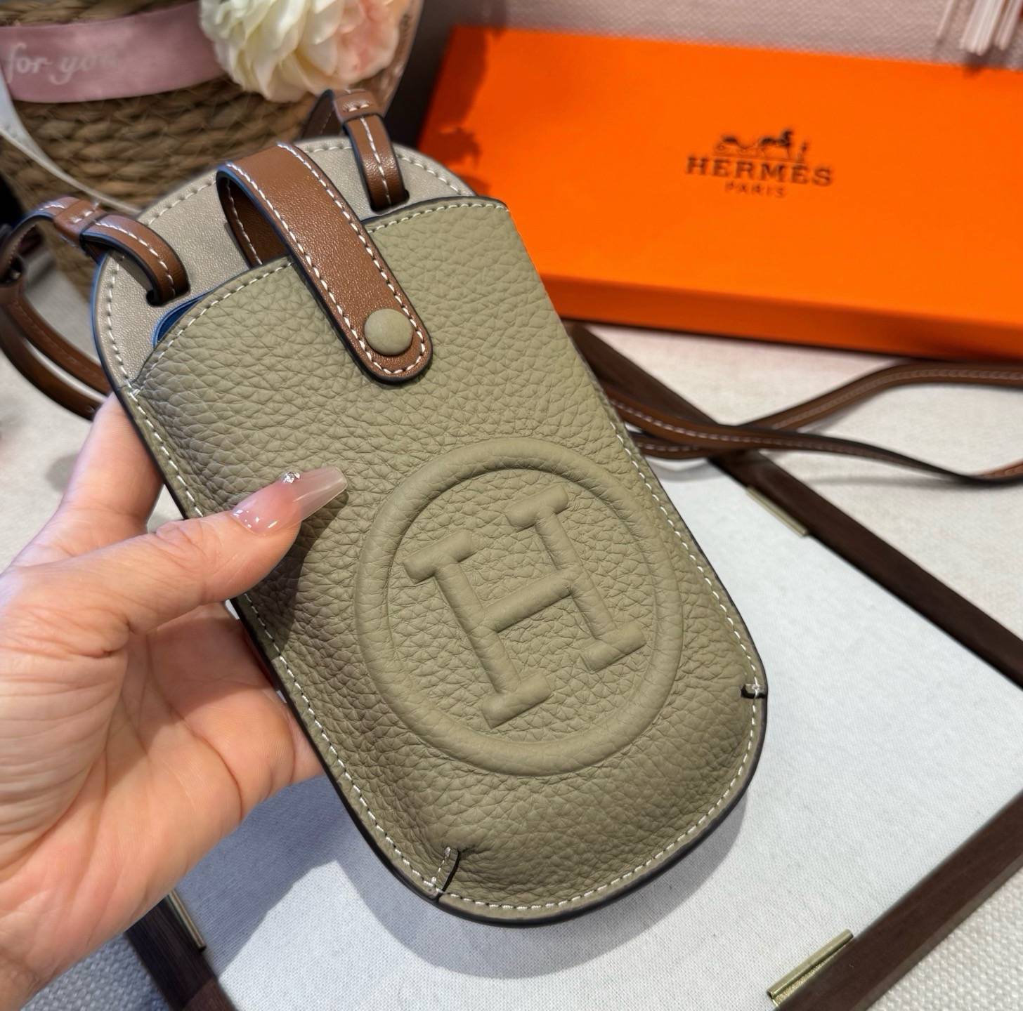 HERMES 愛馬仕 iPhoneケース スマホケース iPhone 18シリーズ対応 レディース ショルダー付き カード収納 - 画像 7