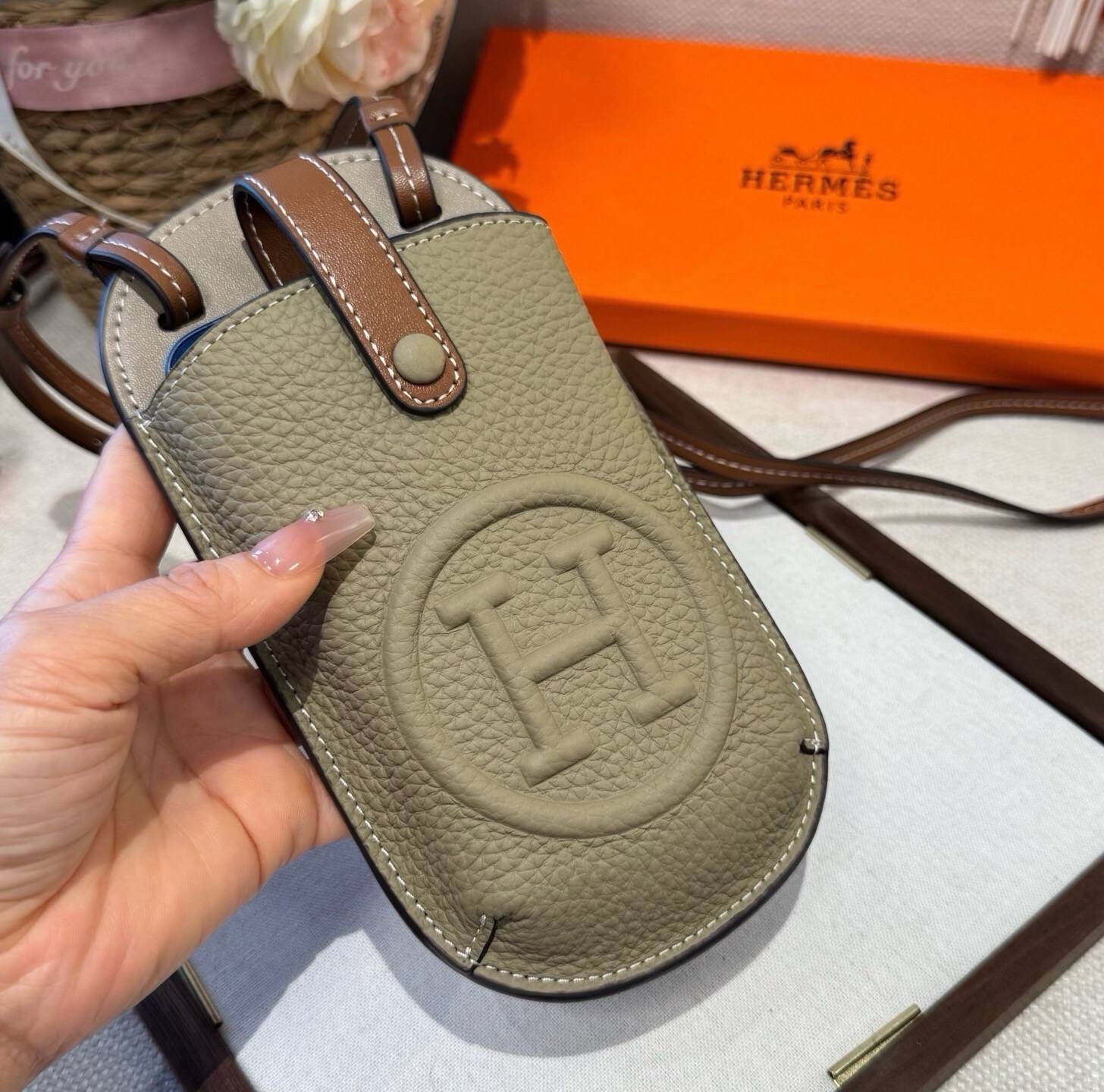 HERMES 愛馬仕 iPhoneケース スマホケース iPhone 18シリーズ対応 レディース ショルダー付き カード収納 - 画像 7
